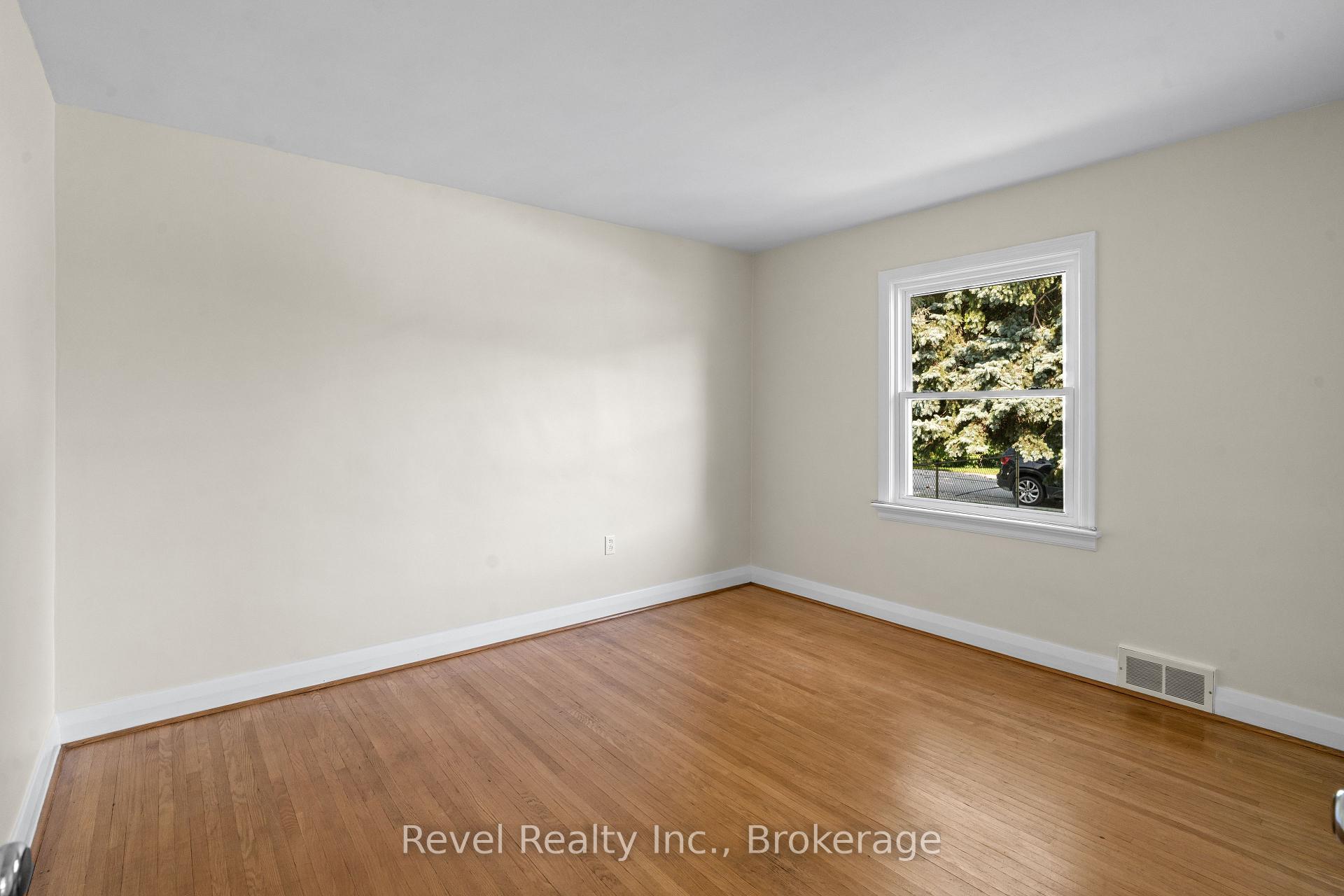 Photo 19 of 51 Cobbledick Street, Clarington, Orono — HOMEH