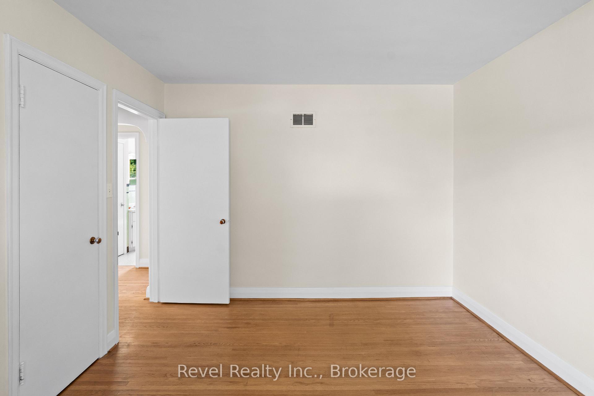 Photo 20 of 51 Cobbledick Street, Clarington, Orono — HOMEH