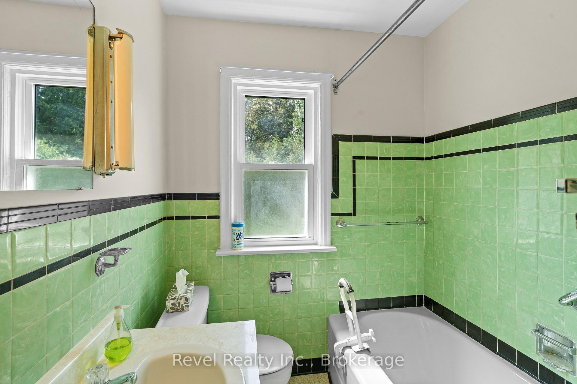 Photo 21 of 51 Cobbledick Street, Clarington, Orono — HOMEH
