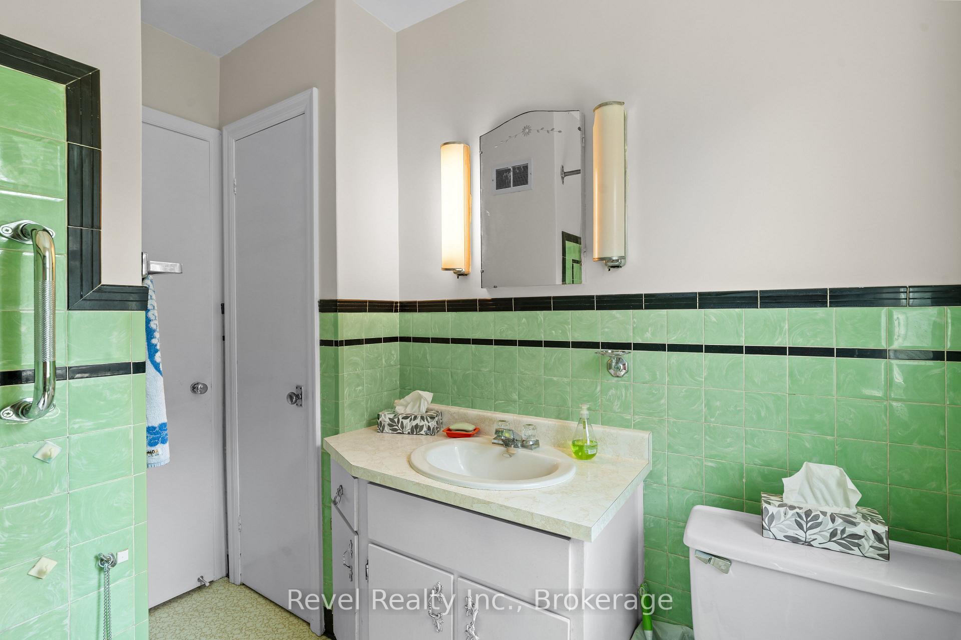 Photo 22 of 51 Cobbledick Street, Clarington, Orono — HOMEH