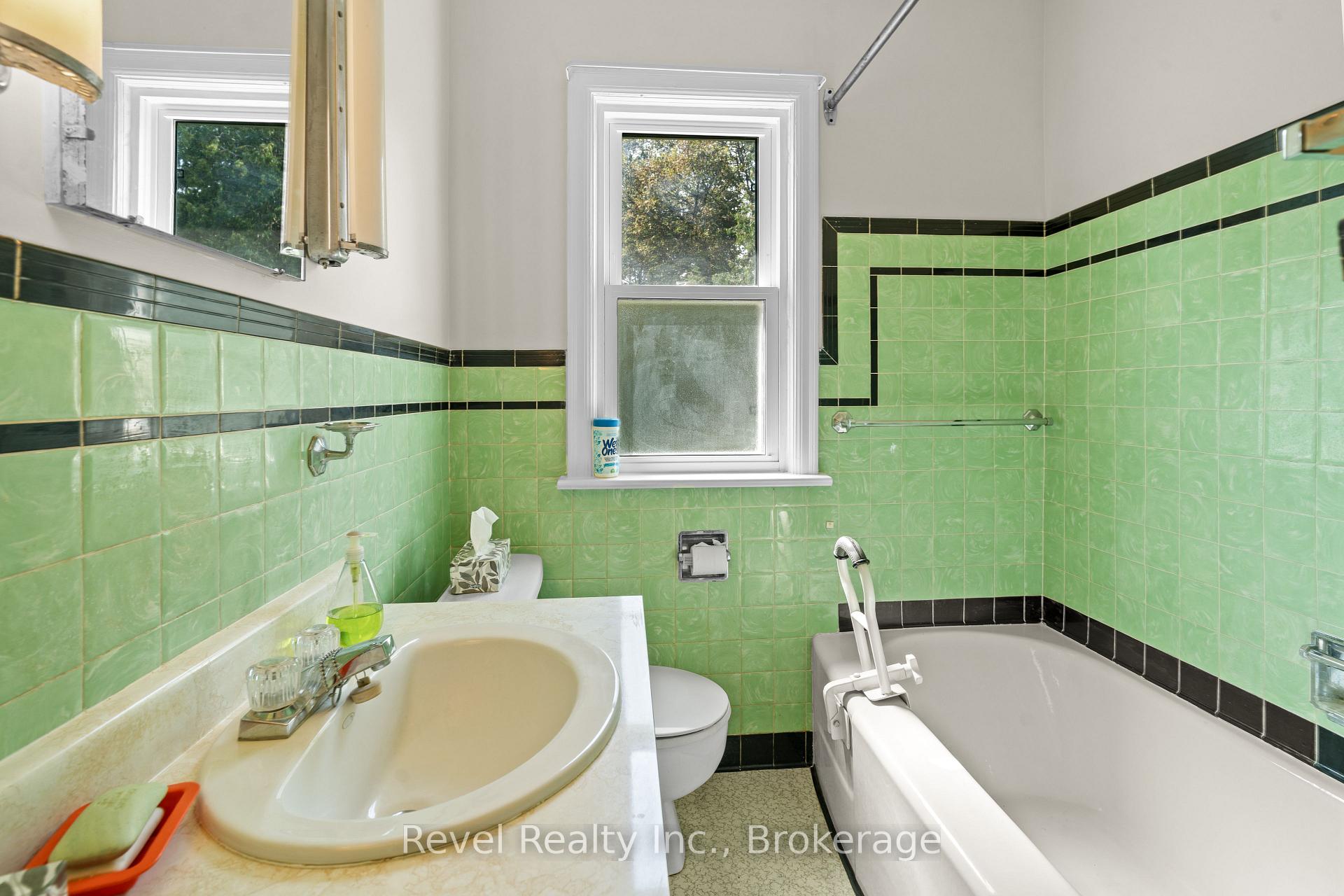 Photo 24 of 51 Cobbledick Street, Clarington, Orono — HOMEH