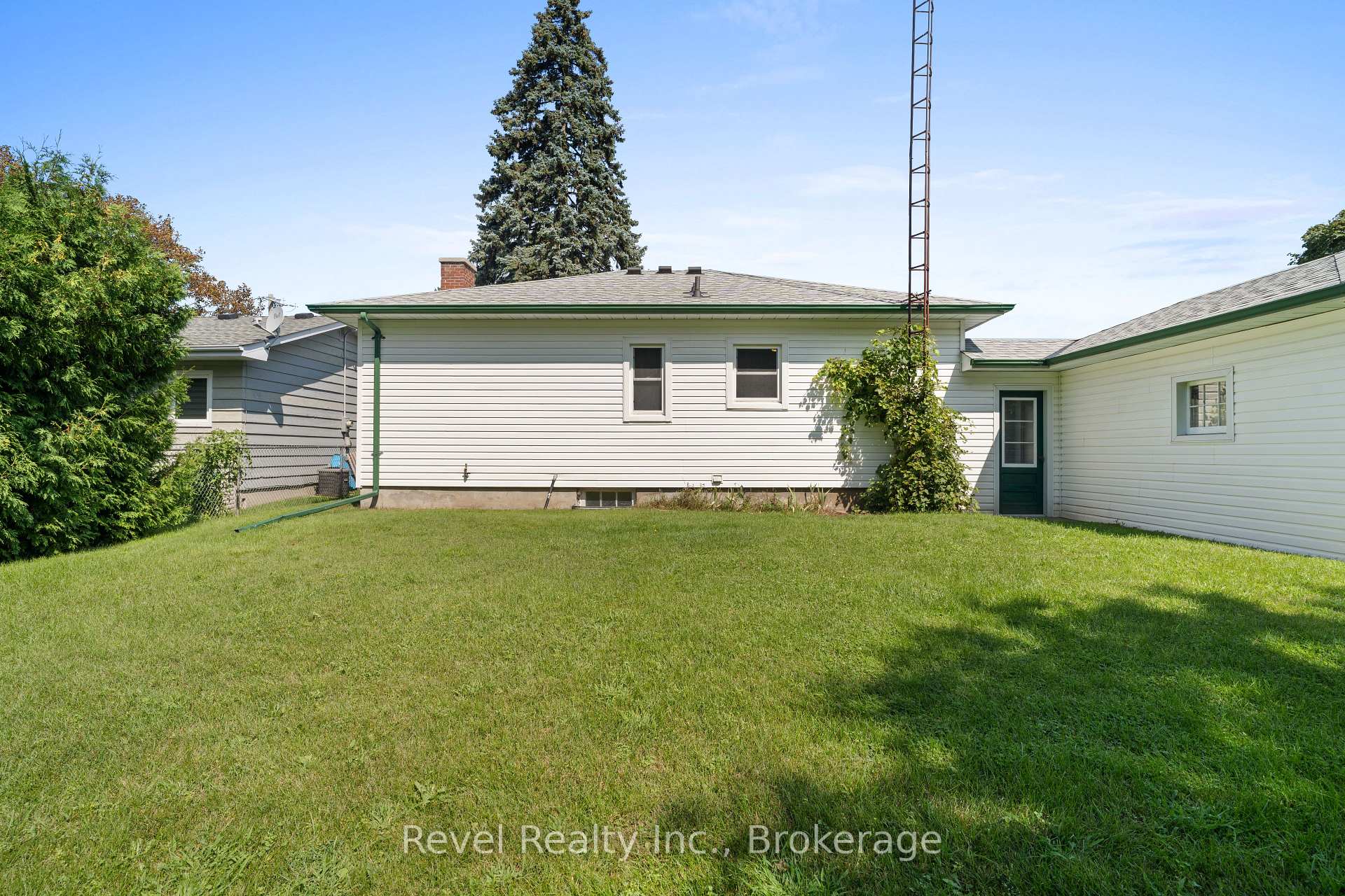 Photo 35 of 51 Cobbledick Street, Clarington, Orono — HOMEH