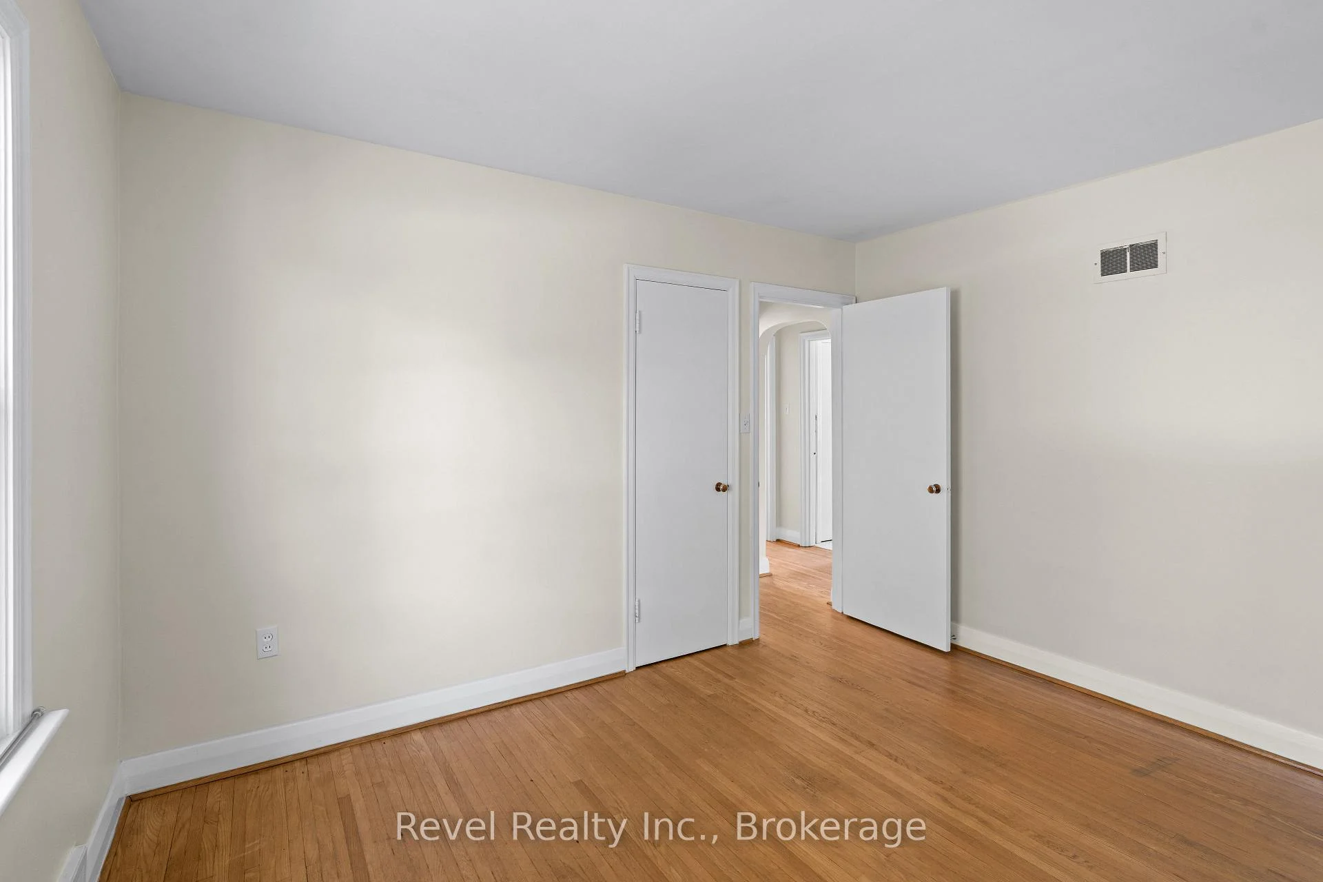 Photo 12 of 51 Cobbledick Street, Clarington, Orono — HOMEH