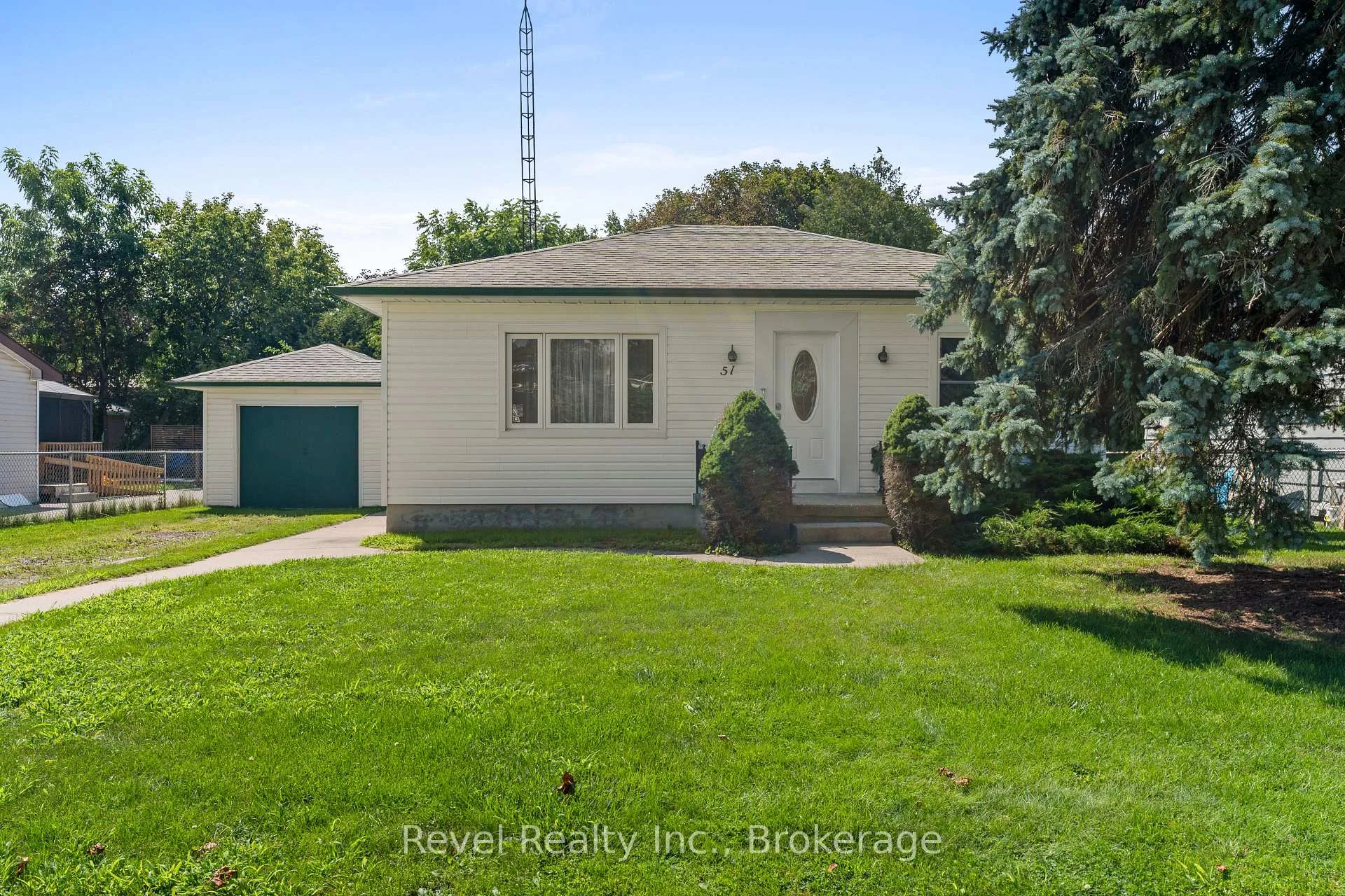 Photo 34 of 51 Cobbledick Street, Clarington, Orono — HOMEH