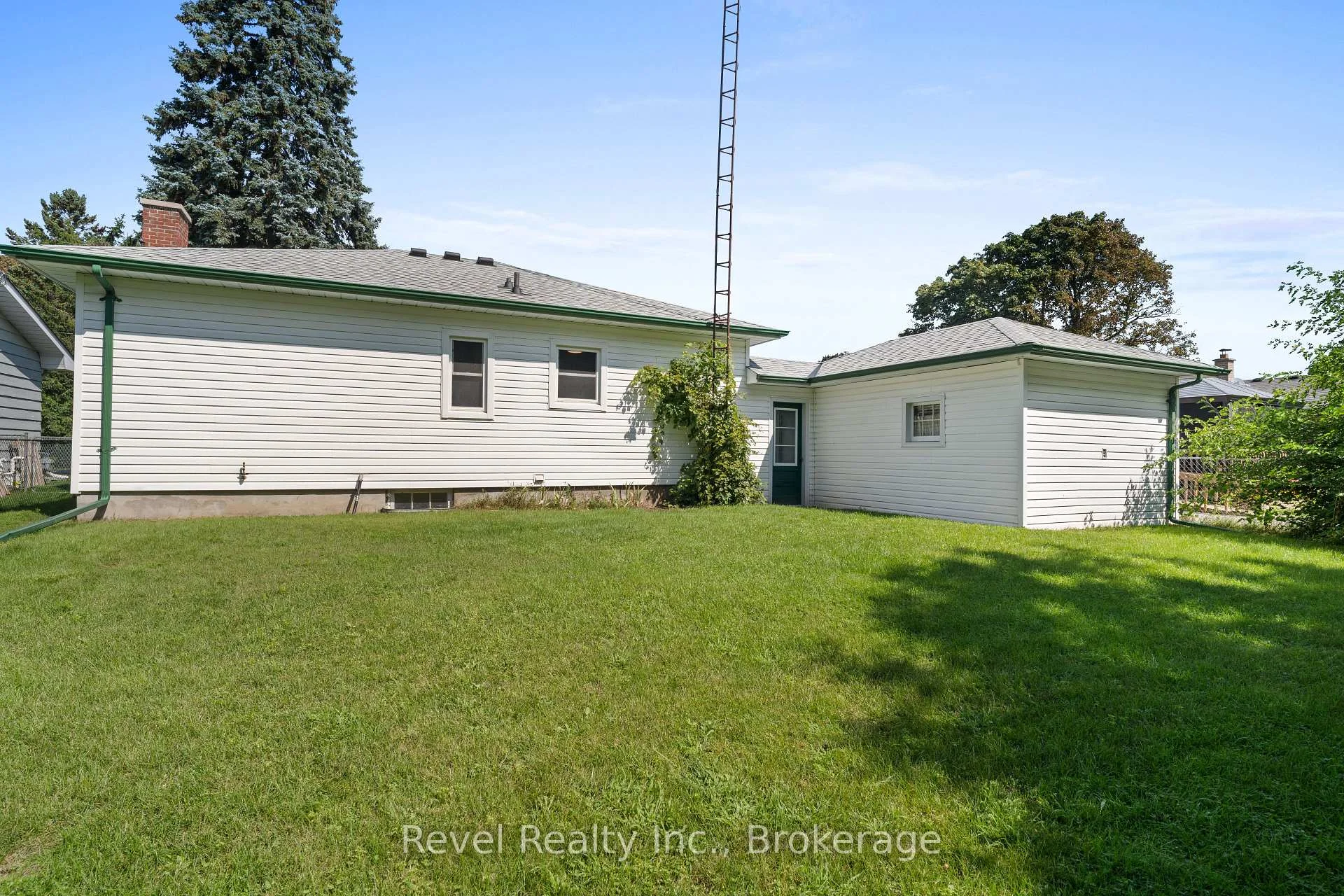 Photo 42 of 51 Cobbledick Street, Clarington, Orono — HOMEH