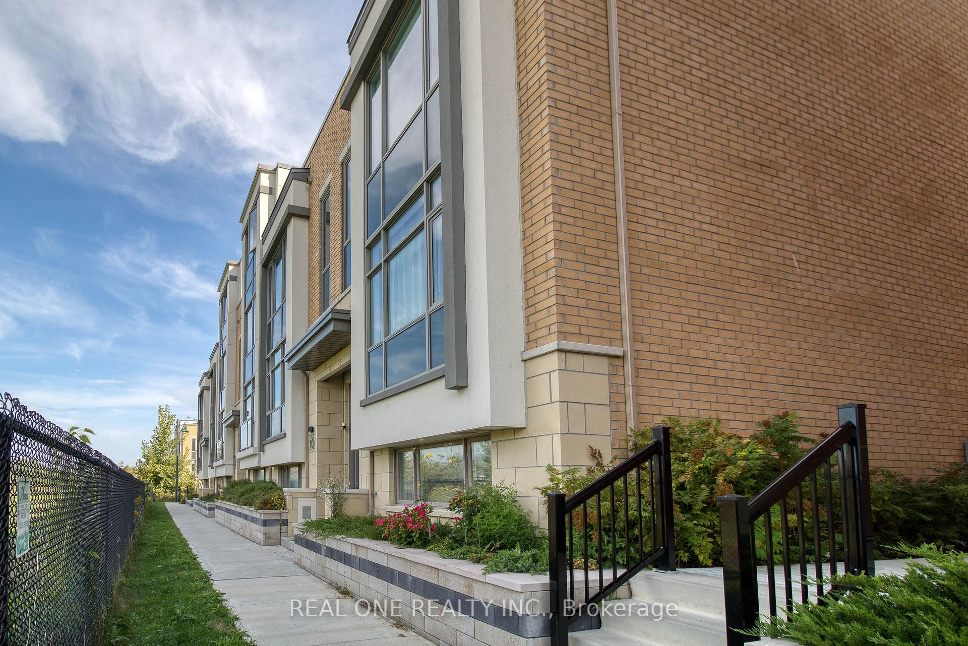 Photo 2 of 12 Teasel Way, Markham, Unionville — HOMEH