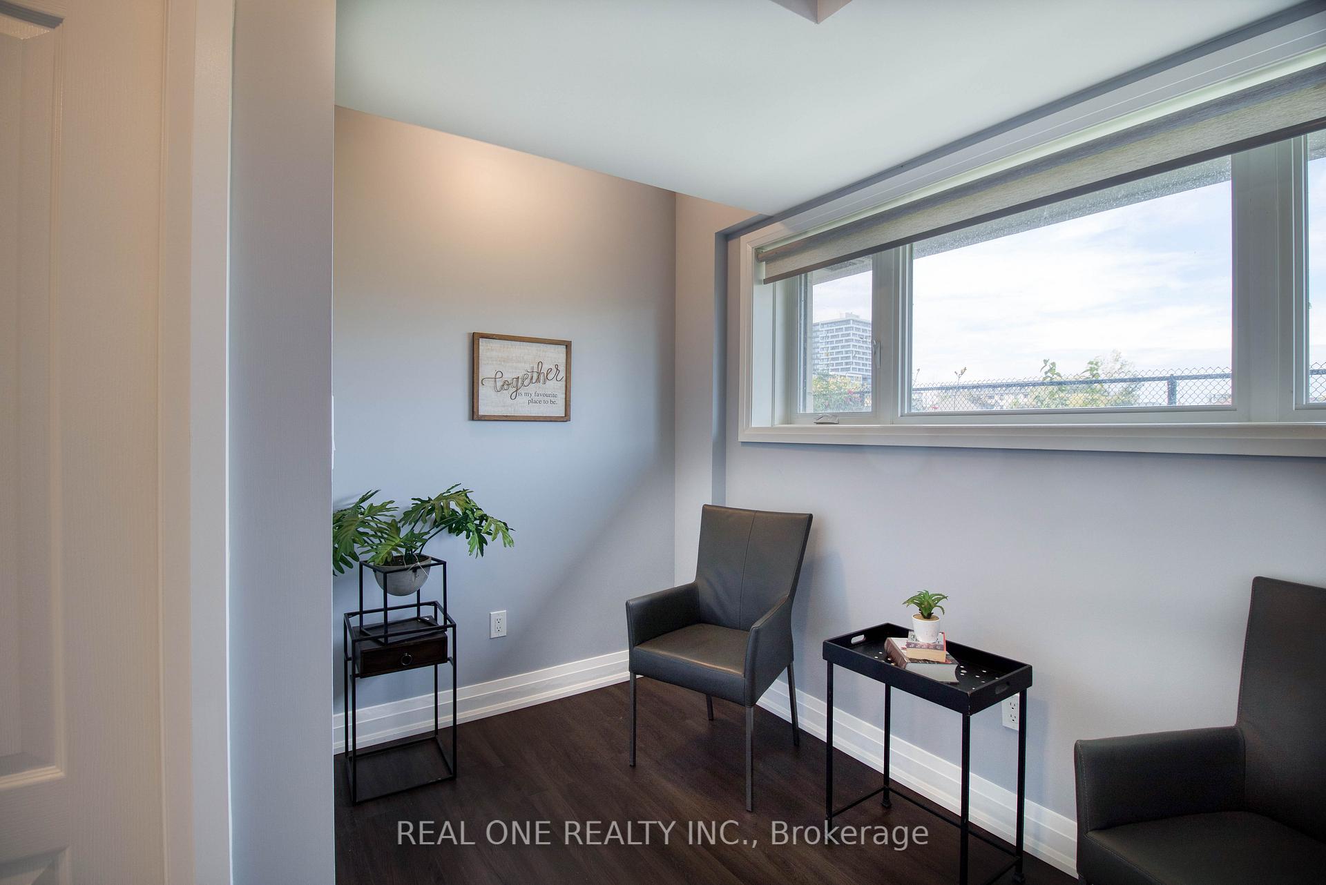 Photo 5 of 12 Teasel Way, Markham, Unionville — HOMEH