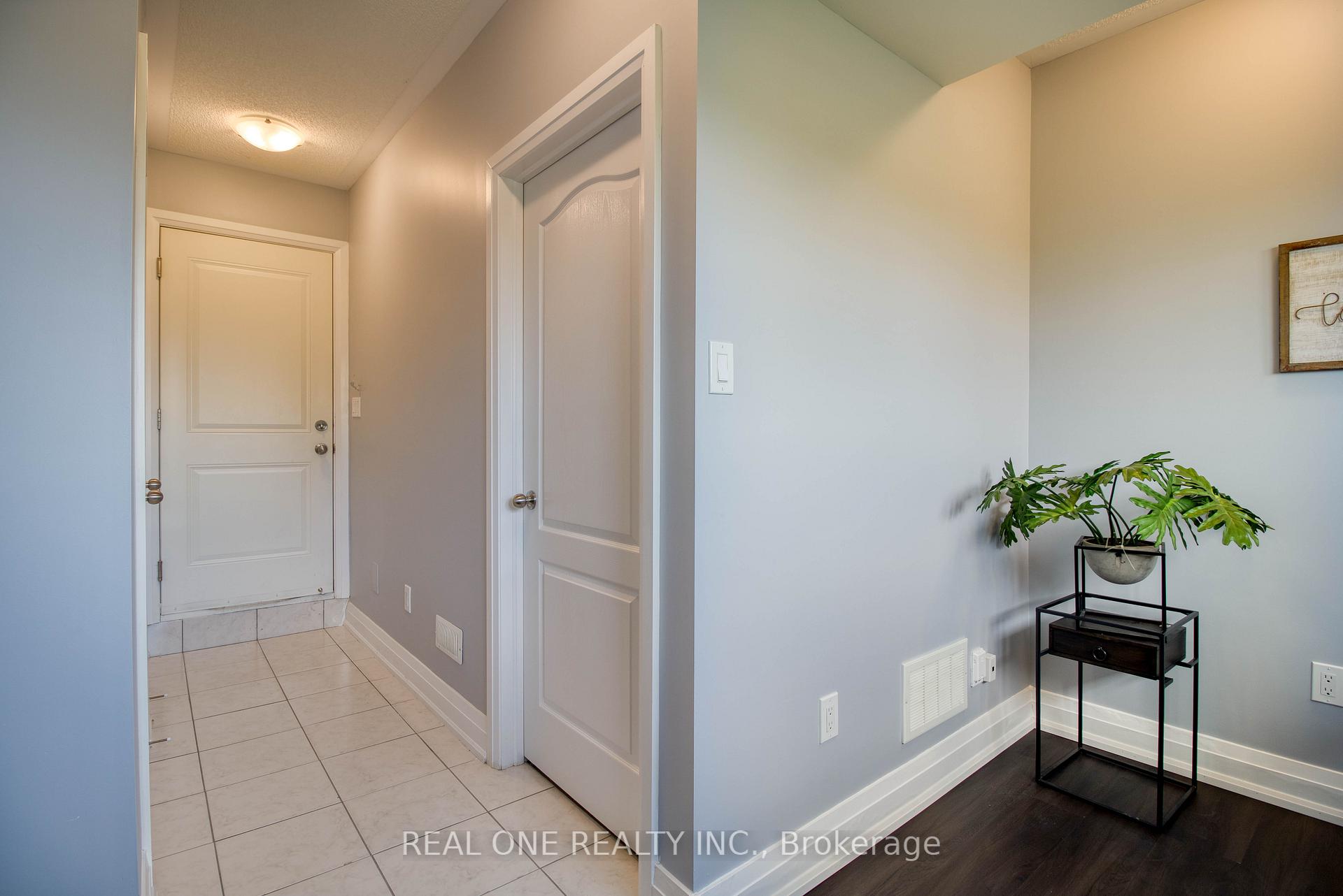 Photo 6 of 12 Teasel Way, Markham, Unionville — HOMEH