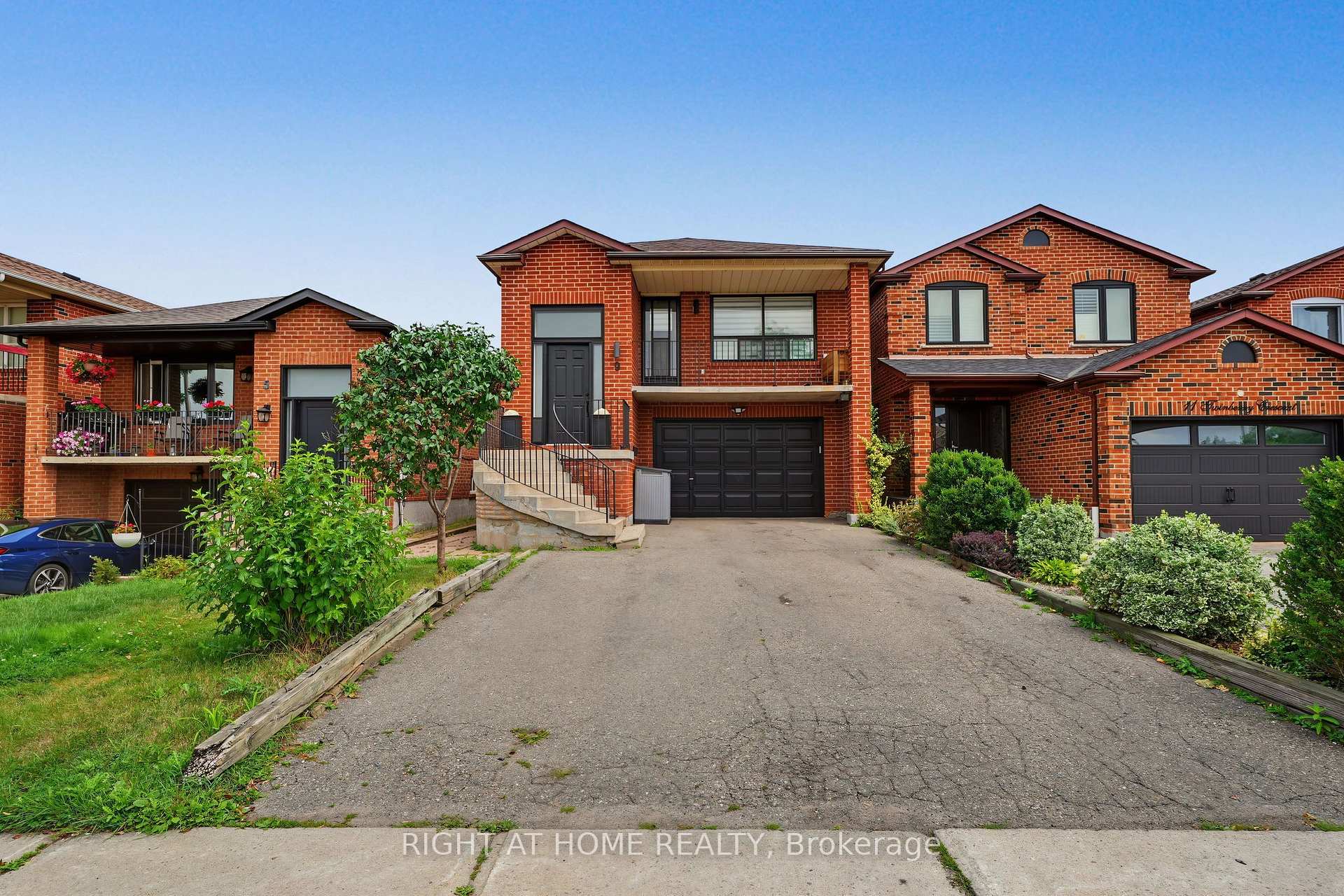 Photo 1 of 9 Twinberry Crescent, Vaughan, East Woodbridge — HOMEH