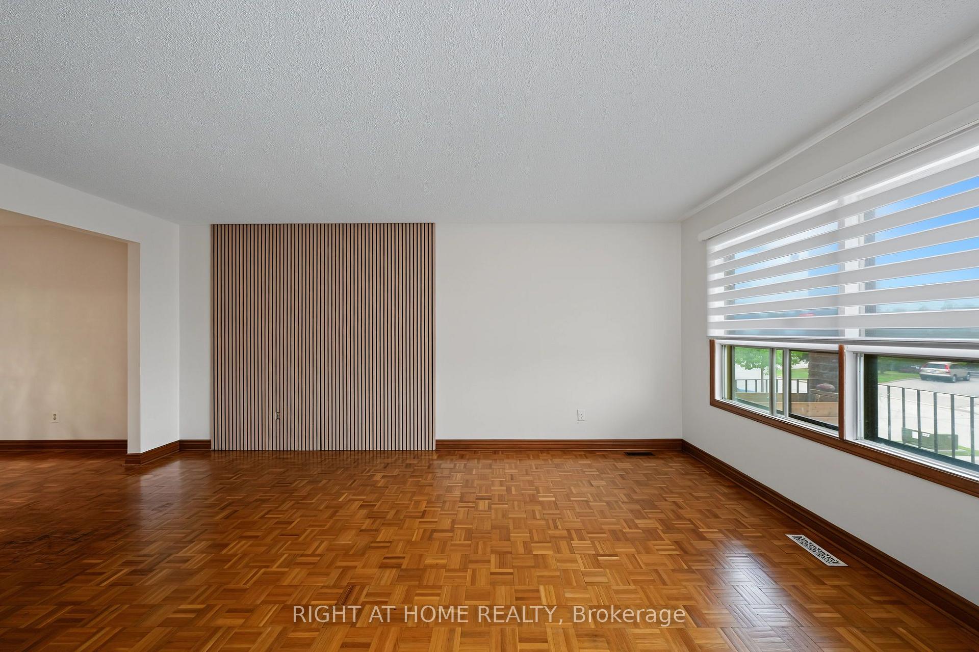 Photo 6 of 9 Twinberry Crescent, Vaughan, East Woodbridge — HOMEH