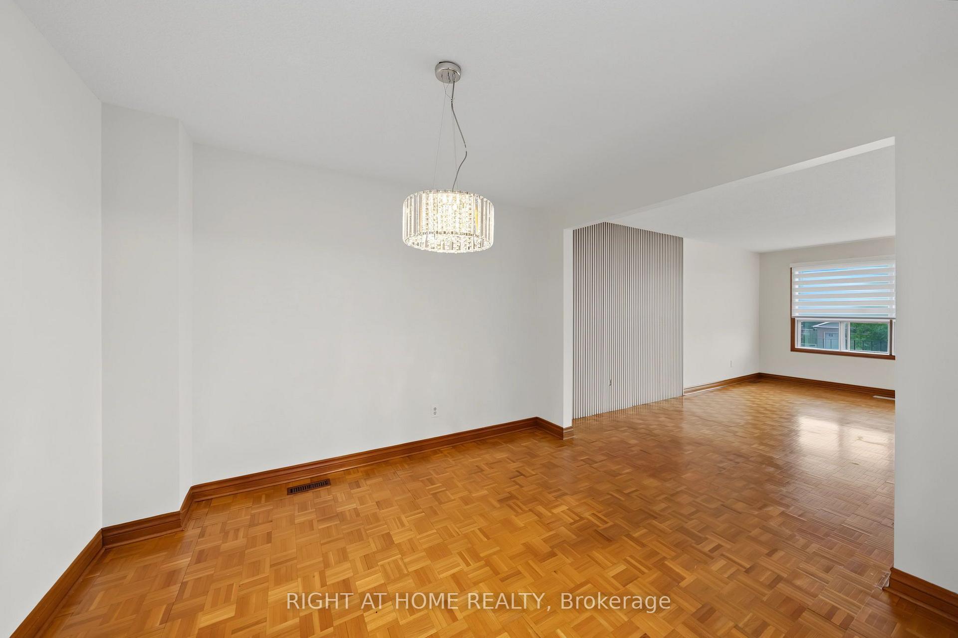 Photo 8 of 9 Twinberry Crescent, Vaughan, East Woodbridge — HOMEH