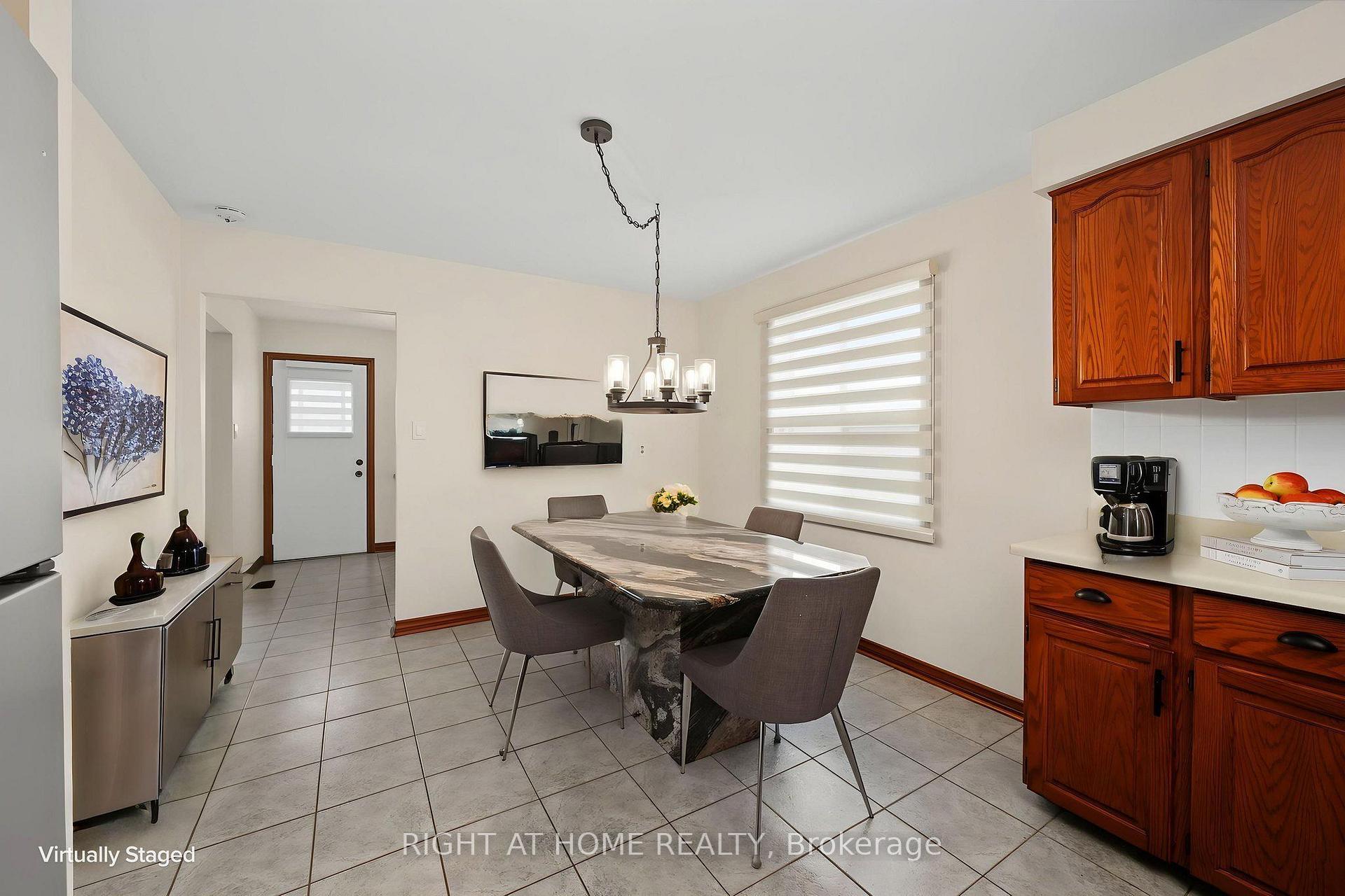 Photo 9 of 9 Twinberry Crescent, Vaughan, East Woodbridge — HOMEH