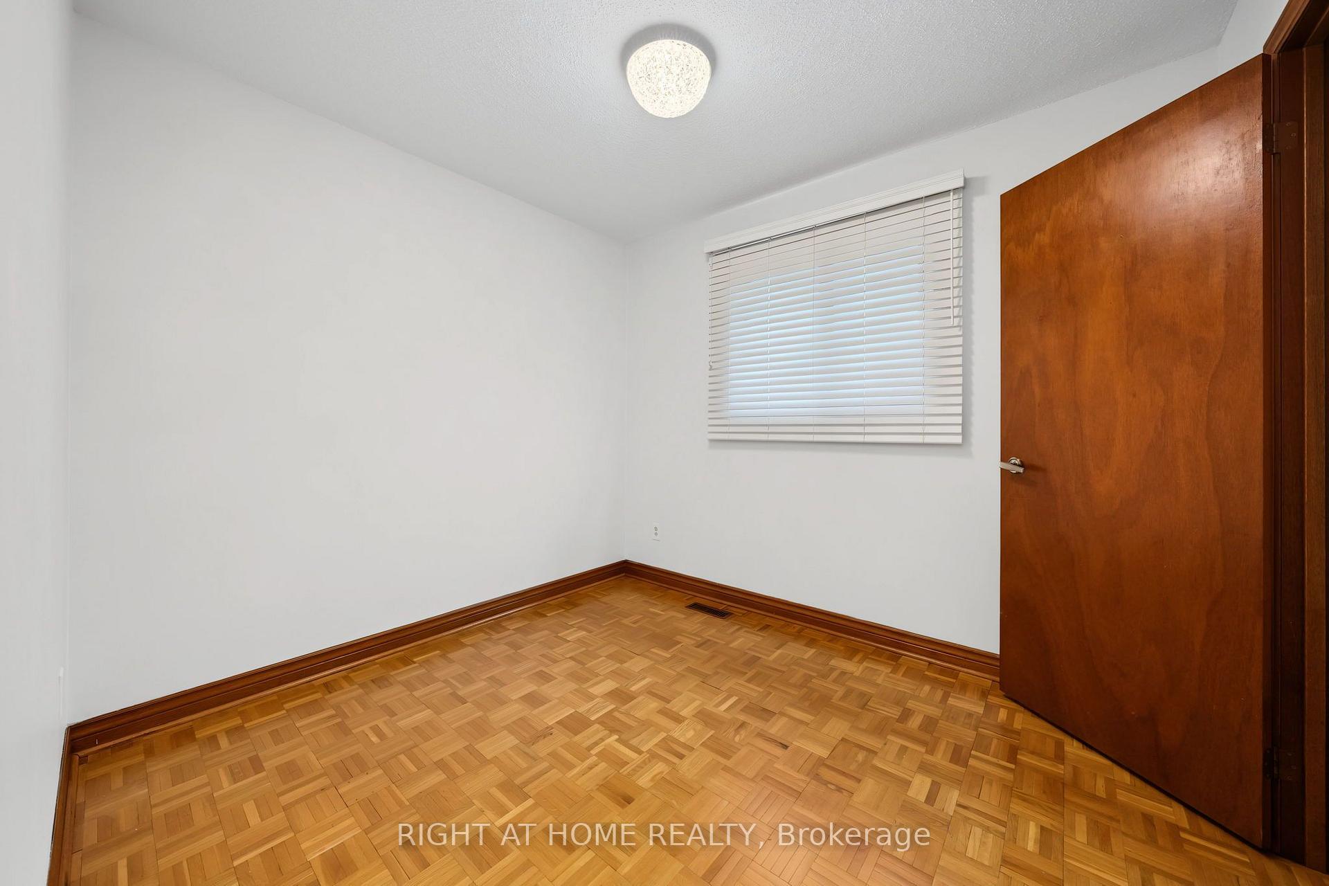 Photo 14 of 9 Twinberry Crescent, Vaughan, East Woodbridge — HOMEH