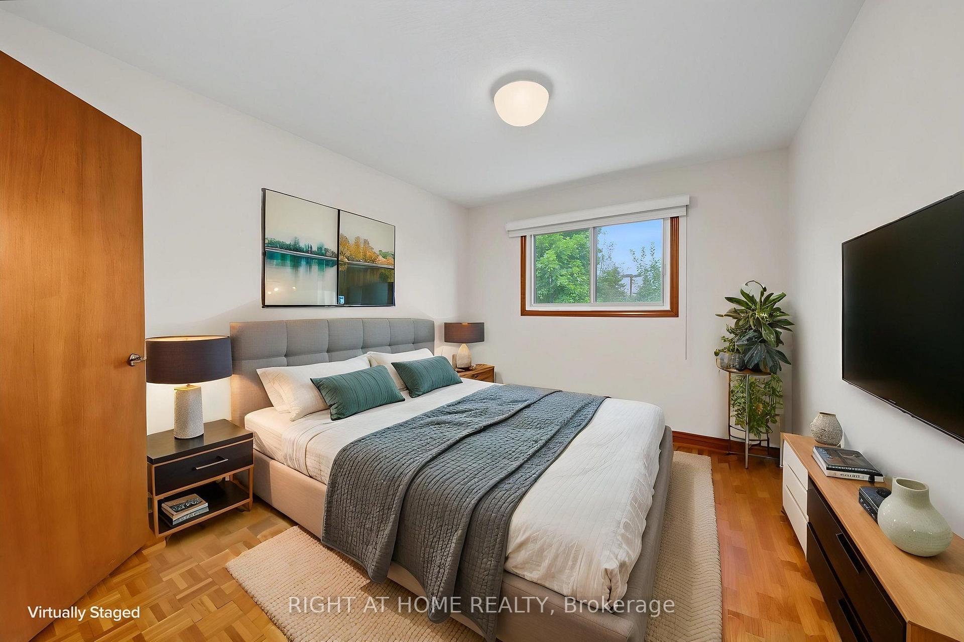 Photo 17 of 9 Twinberry Crescent, Vaughan, East Woodbridge — HOMEH