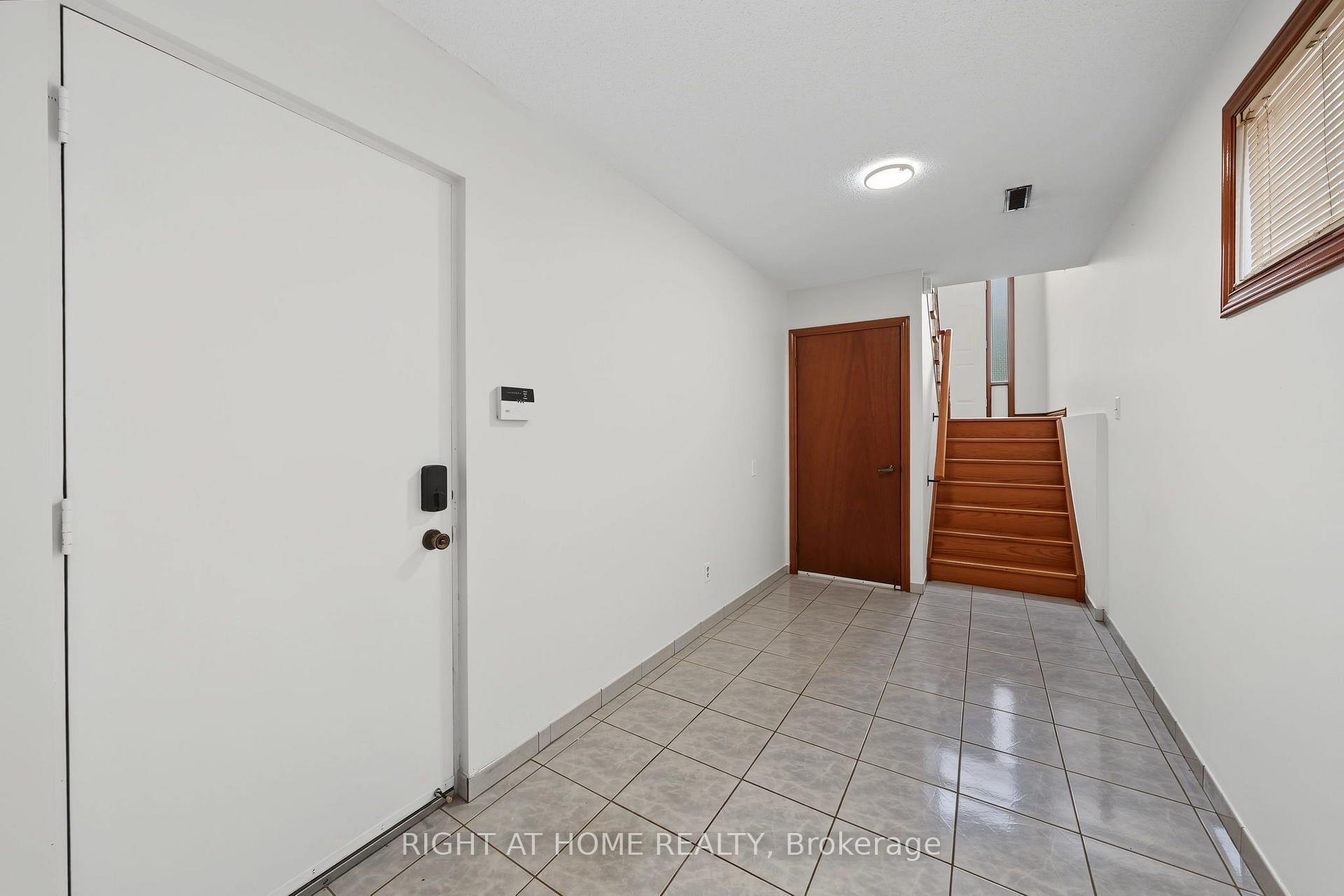 Photo 18 of 9 Twinberry Crescent, Vaughan, East Woodbridge — HOMEH