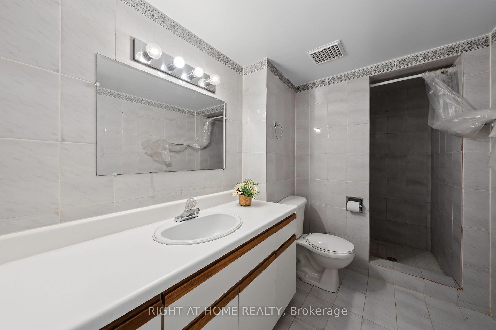 Photo 19 of 9 Twinberry Crescent, Vaughan, East Woodbridge — HOMEH