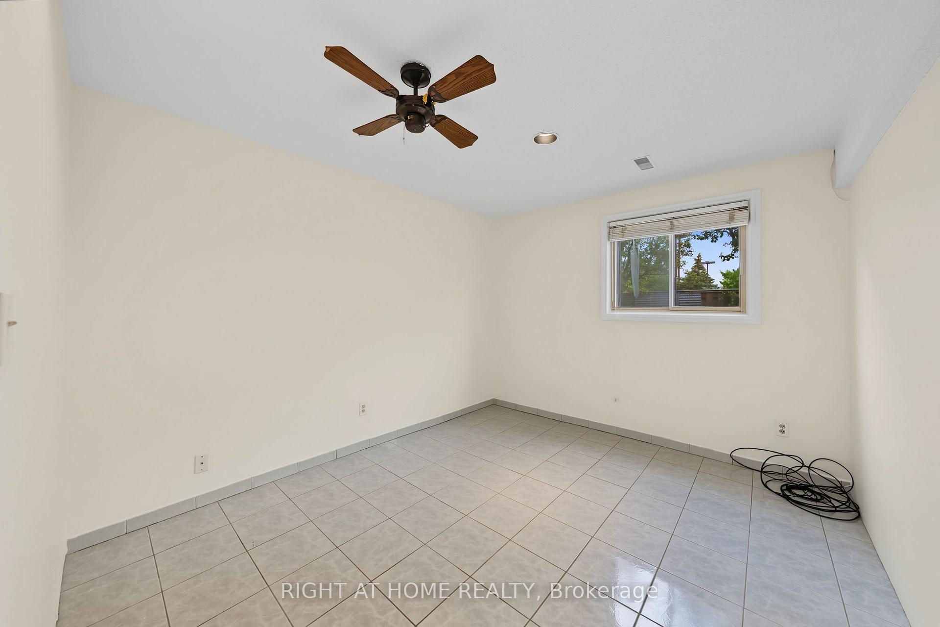 Photo 22 of 9 Twinberry Crescent, Vaughan, East Woodbridge — HOMEH
