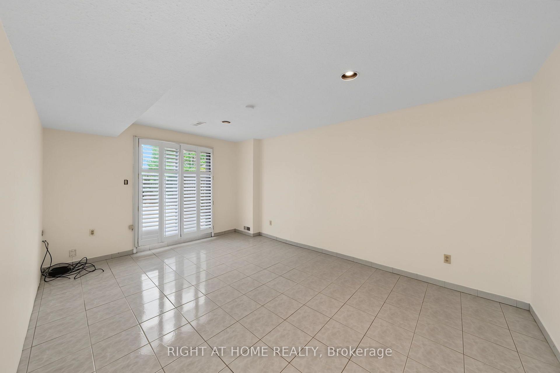 Photo 23 of 9 Twinberry Crescent, Vaughan, East Woodbridge — HOMEH