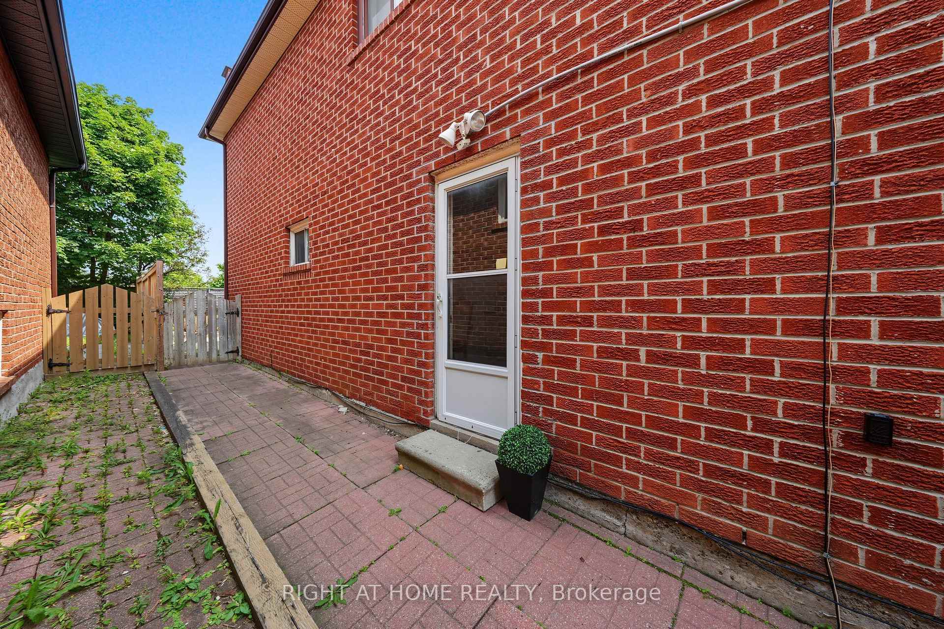 Photo 24 of 9 Twinberry Crescent, Vaughan, East Woodbridge — HOMEH