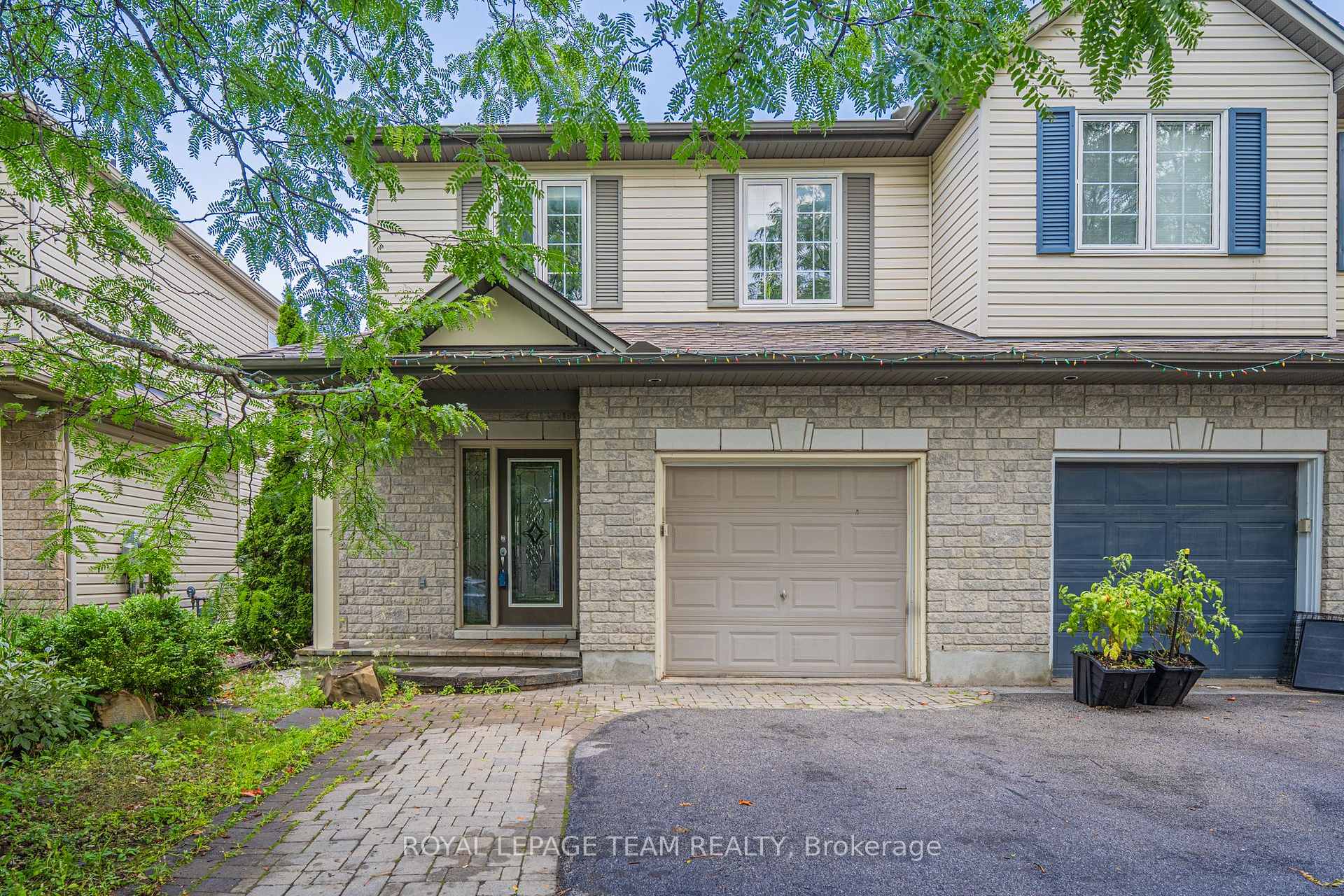 Photo 2 of 216 Horseshoe Crescent, Ottawa, Stittsville (North) — HOMEH