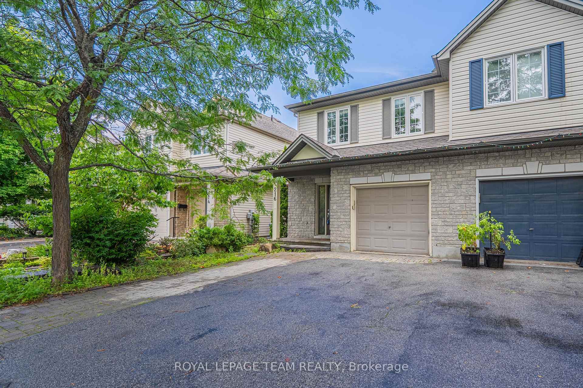 Photo 3 of 216 Horseshoe Crescent, Ottawa, Stittsville (North) — HOMEH