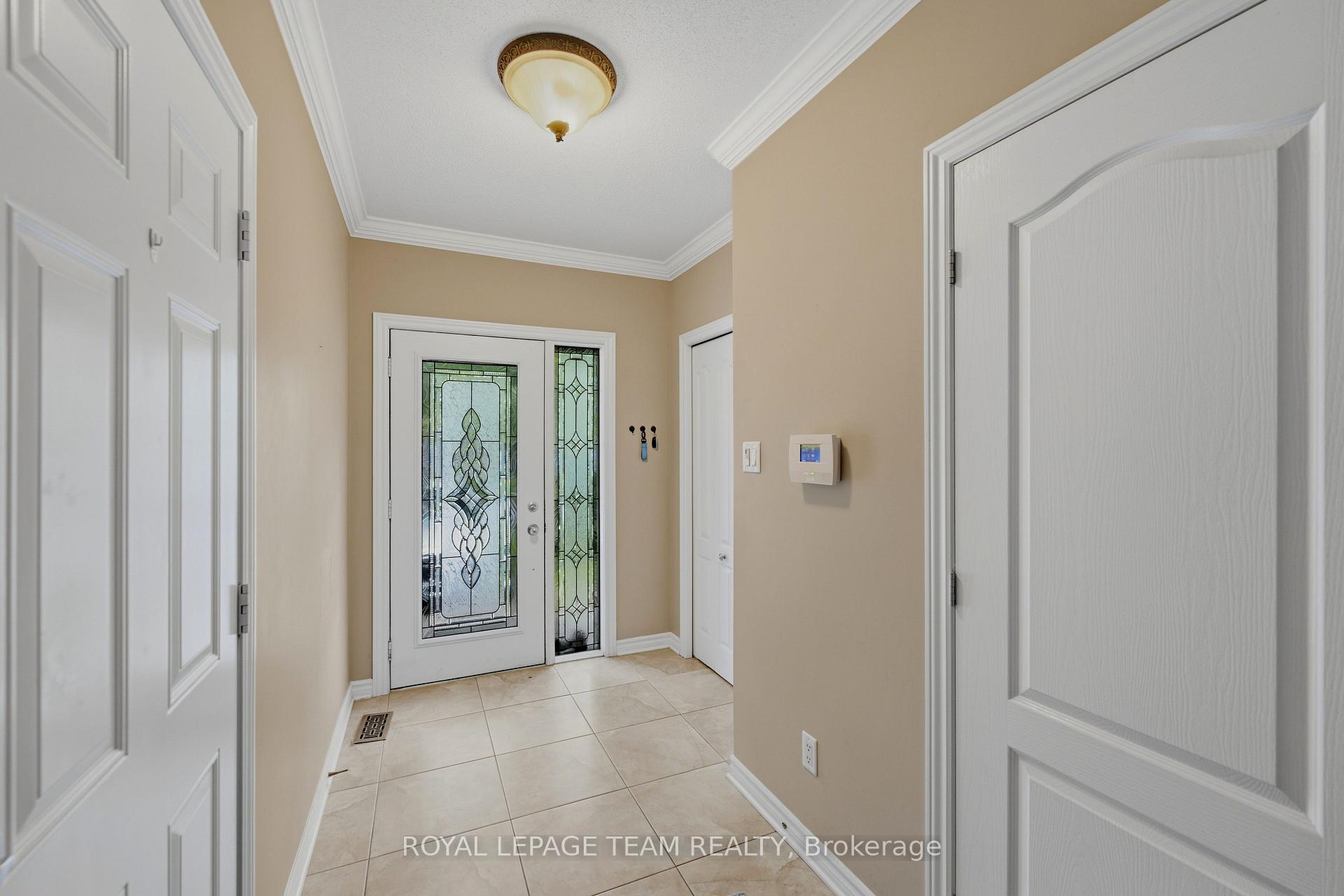 Photo 9 of 216 Horseshoe Crescent, Ottawa, Stittsville (North) — HOMEH