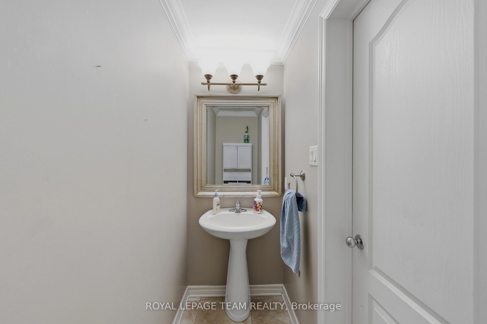 Photo 10 of 216 Horseshoe Crescent, Ottawa, Stittsville (North) — HOMEH