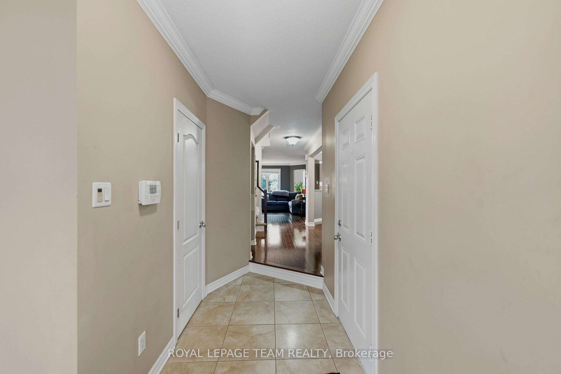 Photo 11 of 216 Horseshoe Crescent, Ottawa, Stittsville (North) — HOMEH