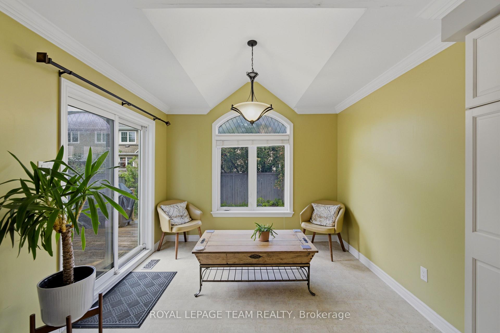 Photo 23 of 216 Horseshoe Crescent, Ottawa, Stittsville (North) — HOMEH