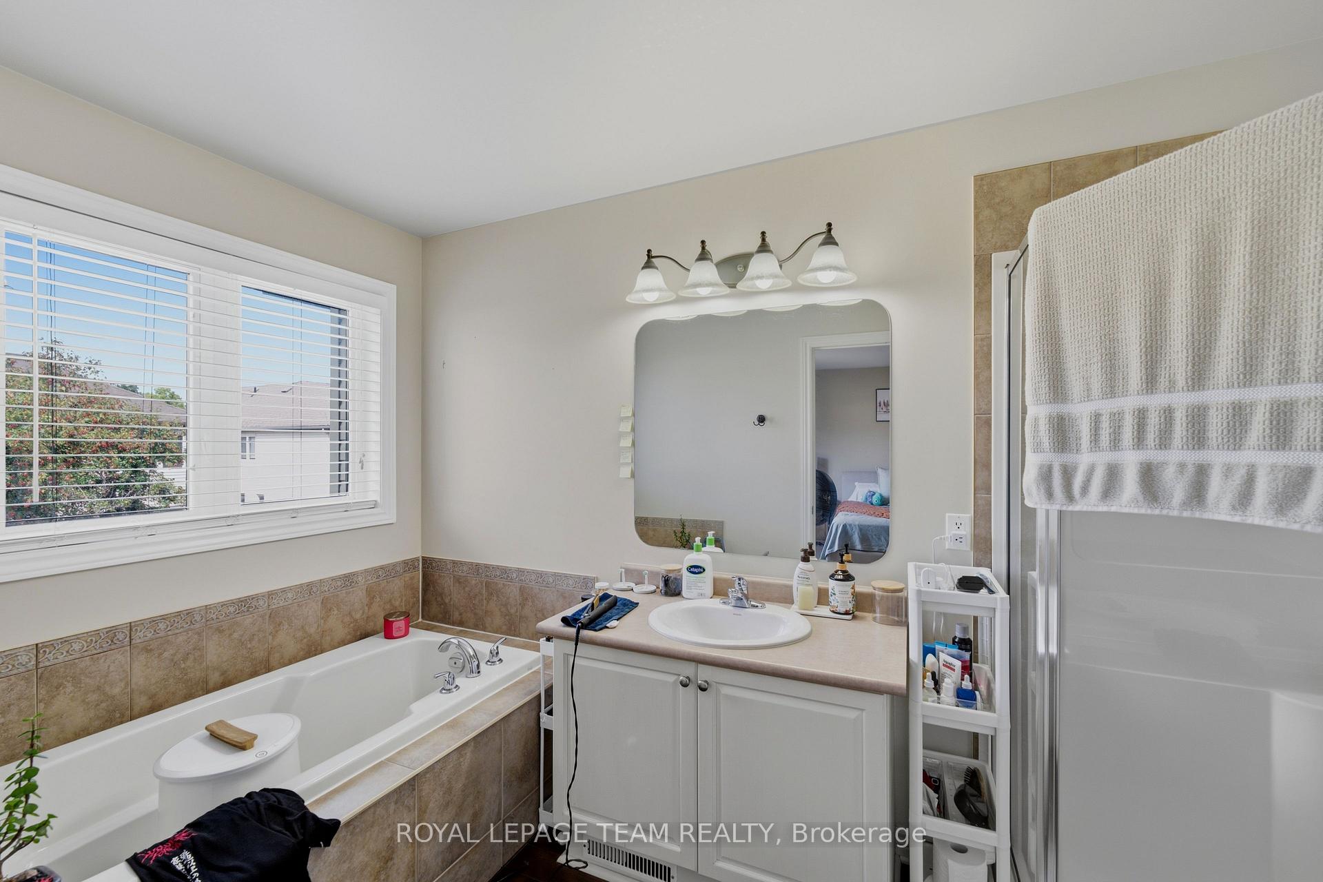 Photo 40 of 216 Horseshoe Crescent, Ottawa, Stittsville (North) — HOMEH