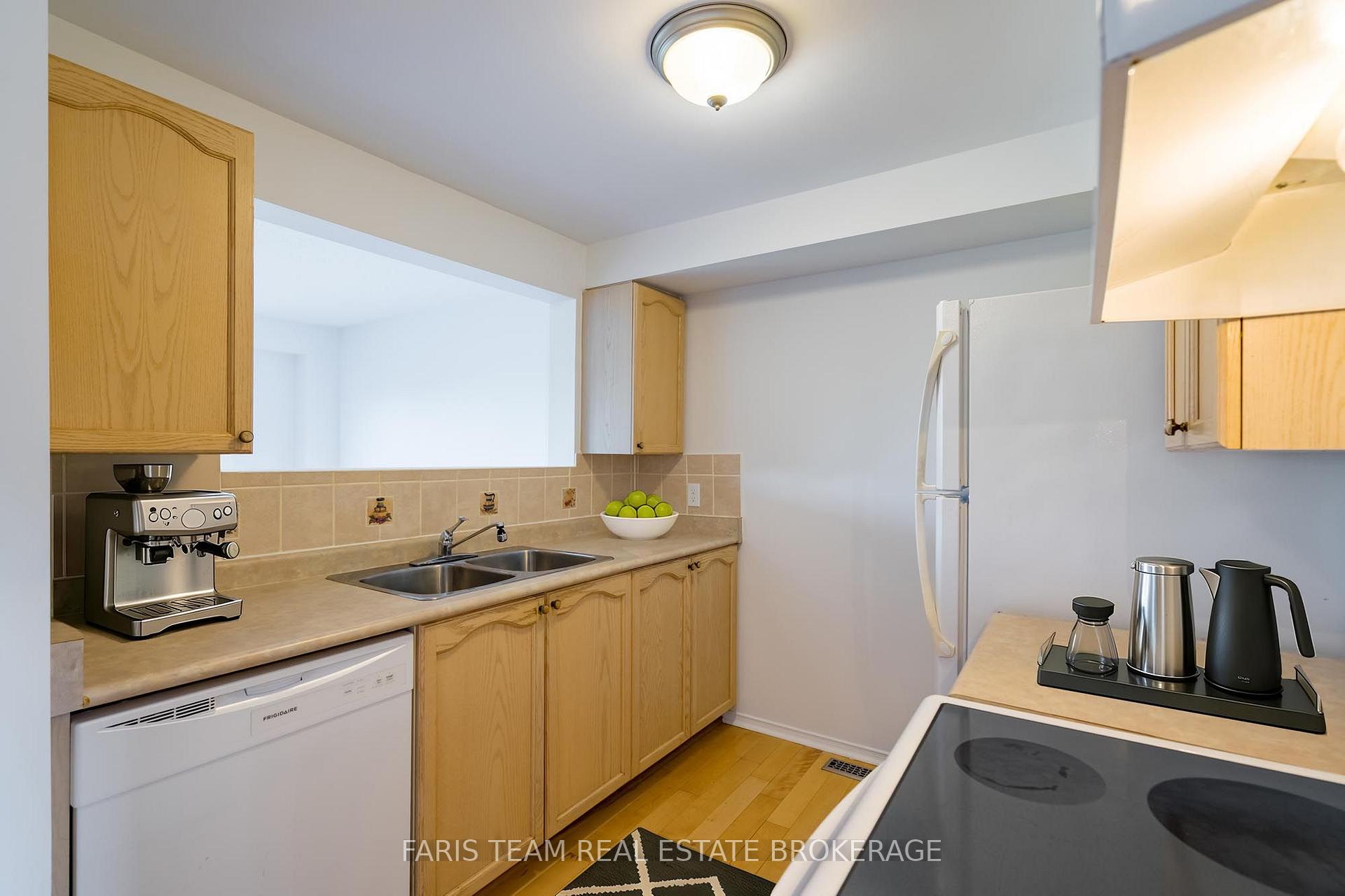 Photo 5 of 6 Raymond Crescent, Barrie, Painswick South — HOMEH