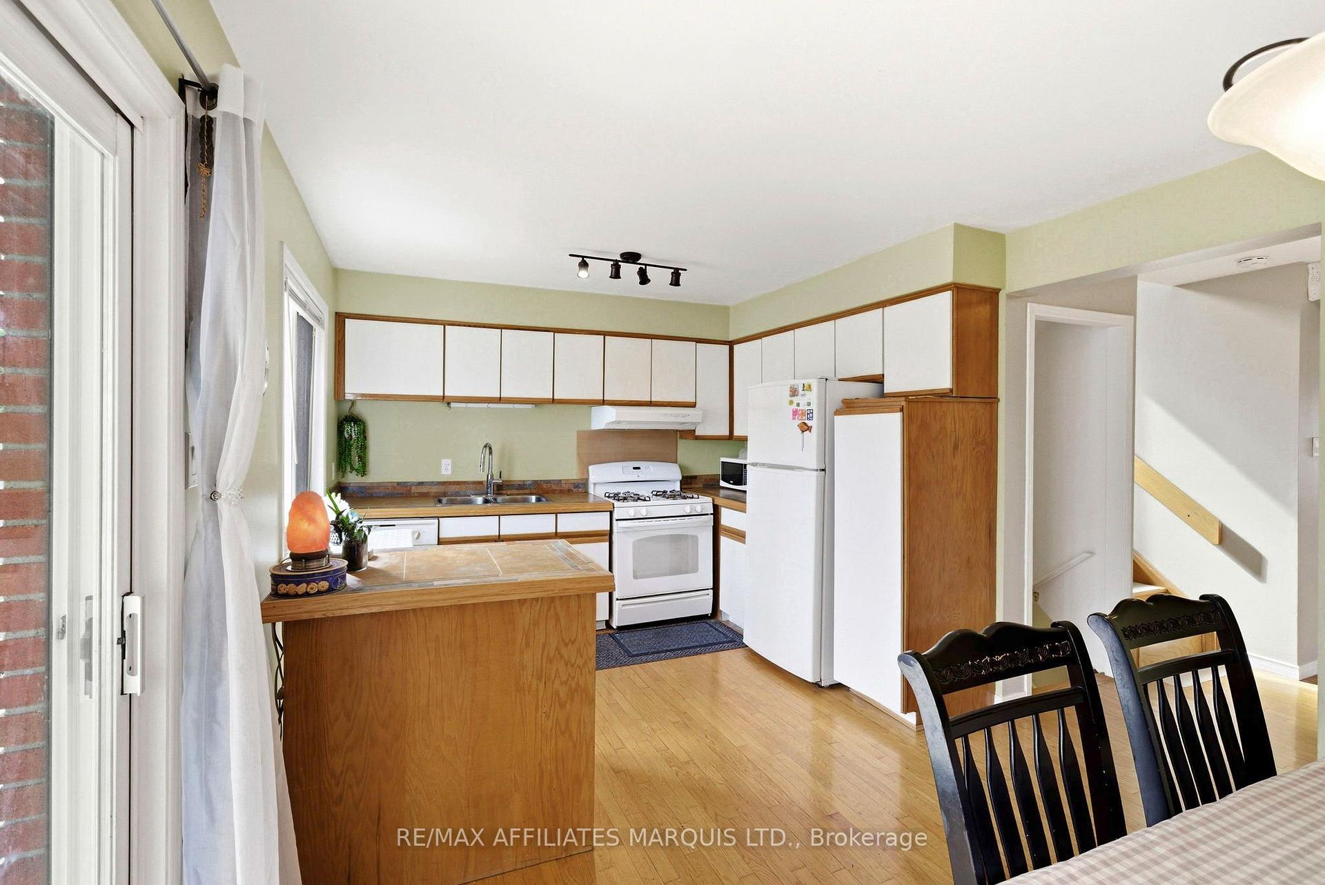 Photo 23 of 672 Champlain Drive, Cornwall, Cornwall — HOMEH
