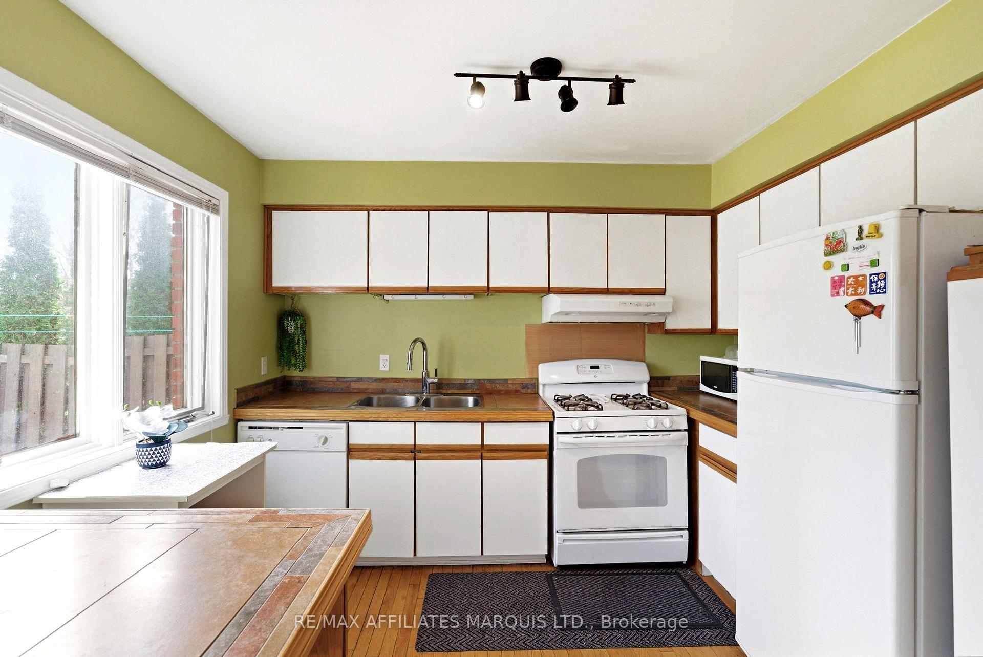 Photo 25 of 672 Champlain Drive, Cornwall, Cornwall — HOMEH