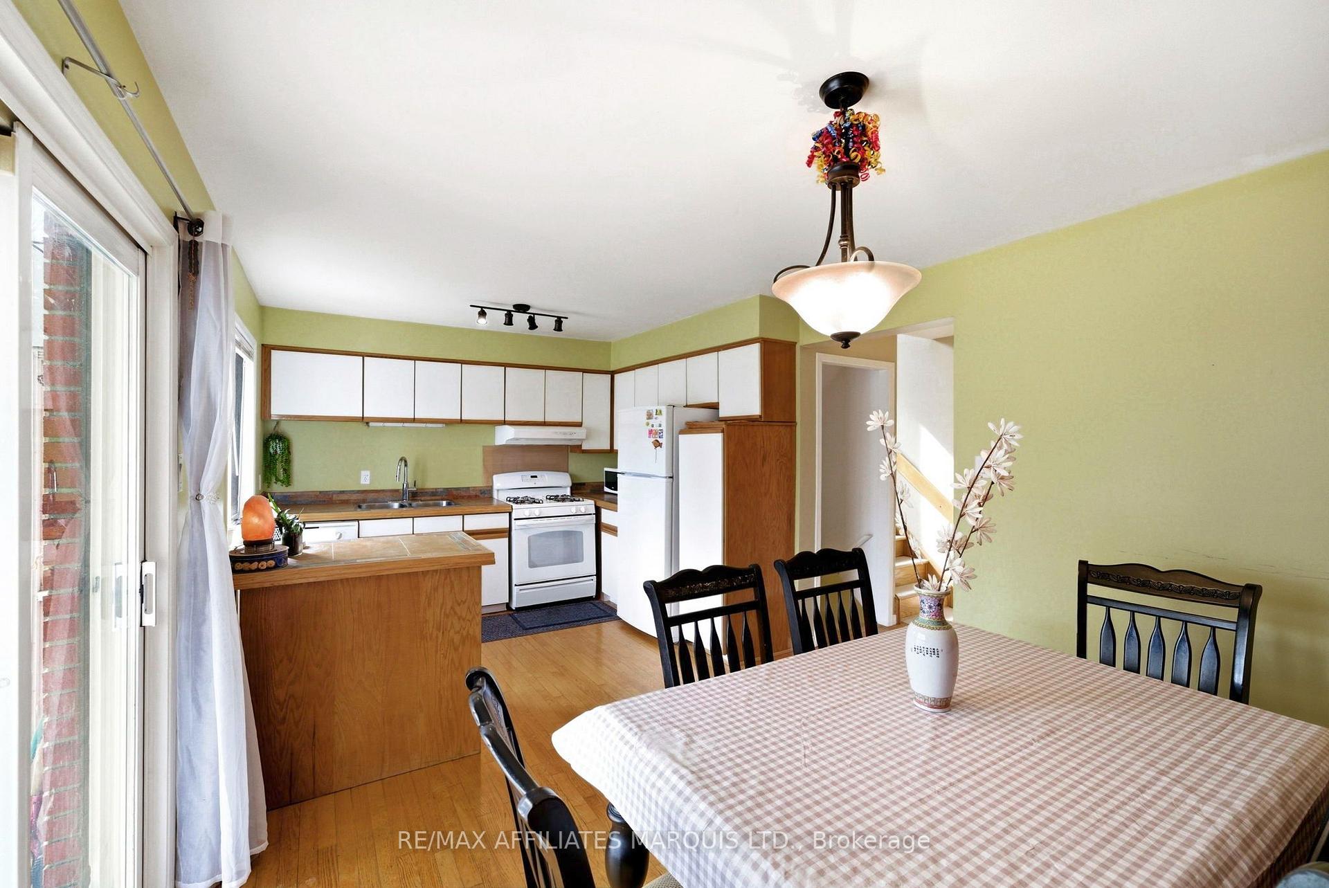 Photo 33 of 672 Champlain Drive, Cornwall, Cornwall — HOMEH