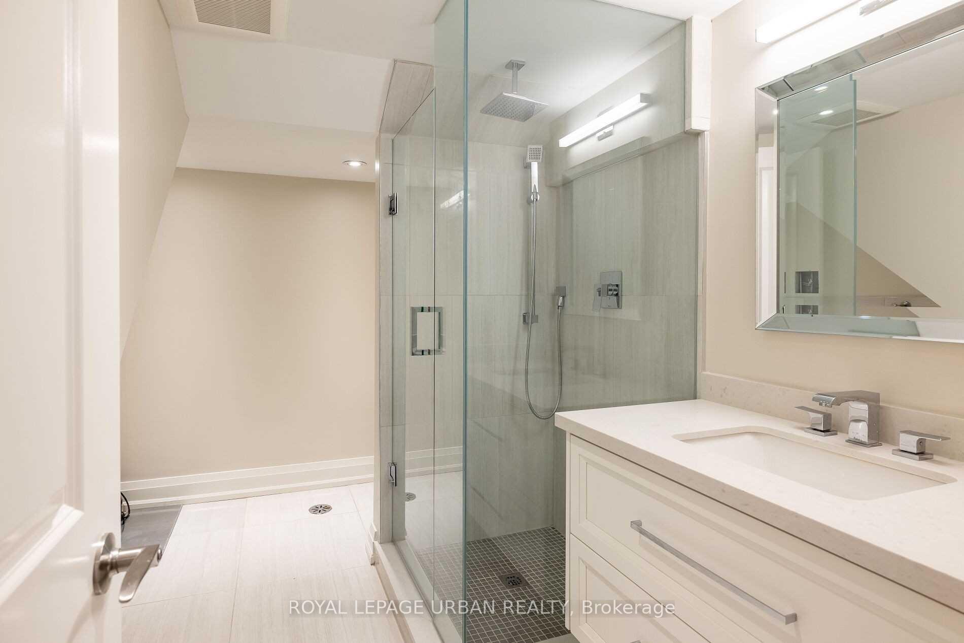 Photo 30 of 70 Parkview Hill Crescent, Toronto, O'Connor-Parkview — HOMEH
