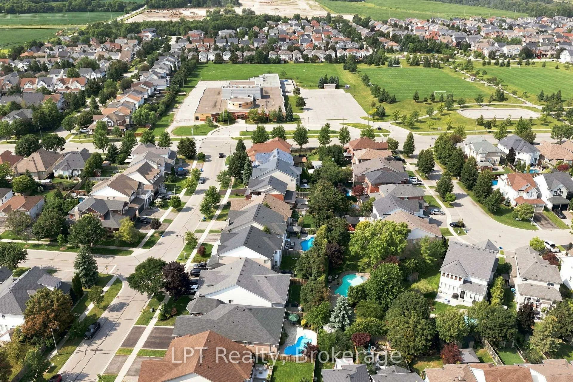 Photo 8 of 87 Darius Harns Drive, Whitby, Brooklin — HOMEH