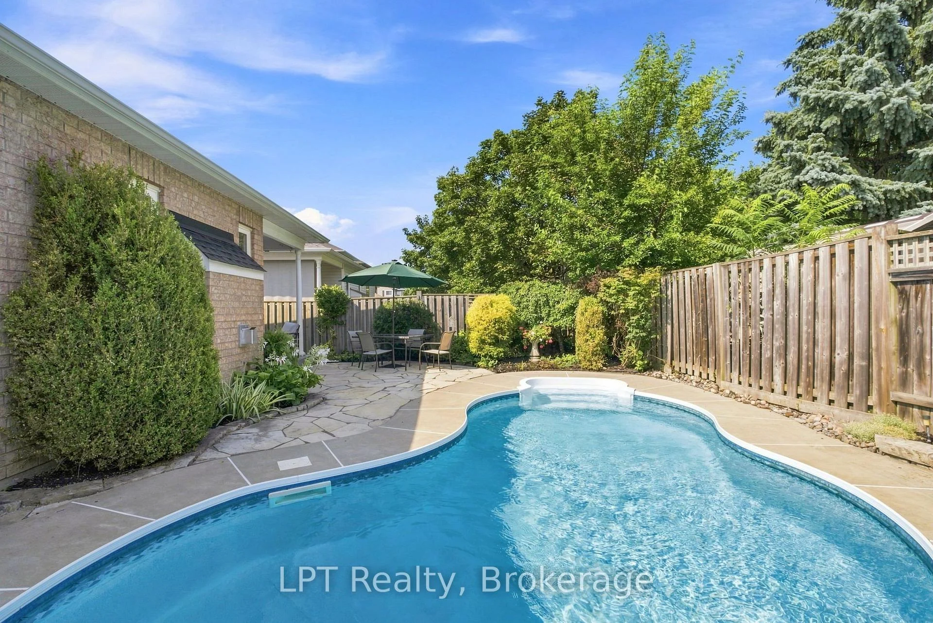 Photo 15 of 87 Darius Harns Drive, Whitby, Brooklin — HOMEH