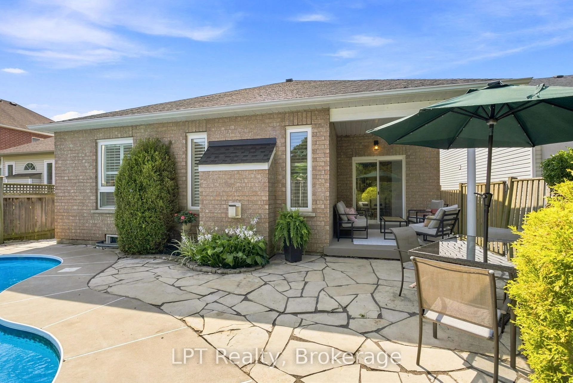 Photo 17 of 87 Darius Harns Drive, Whitby, Brooklin — HOMEH