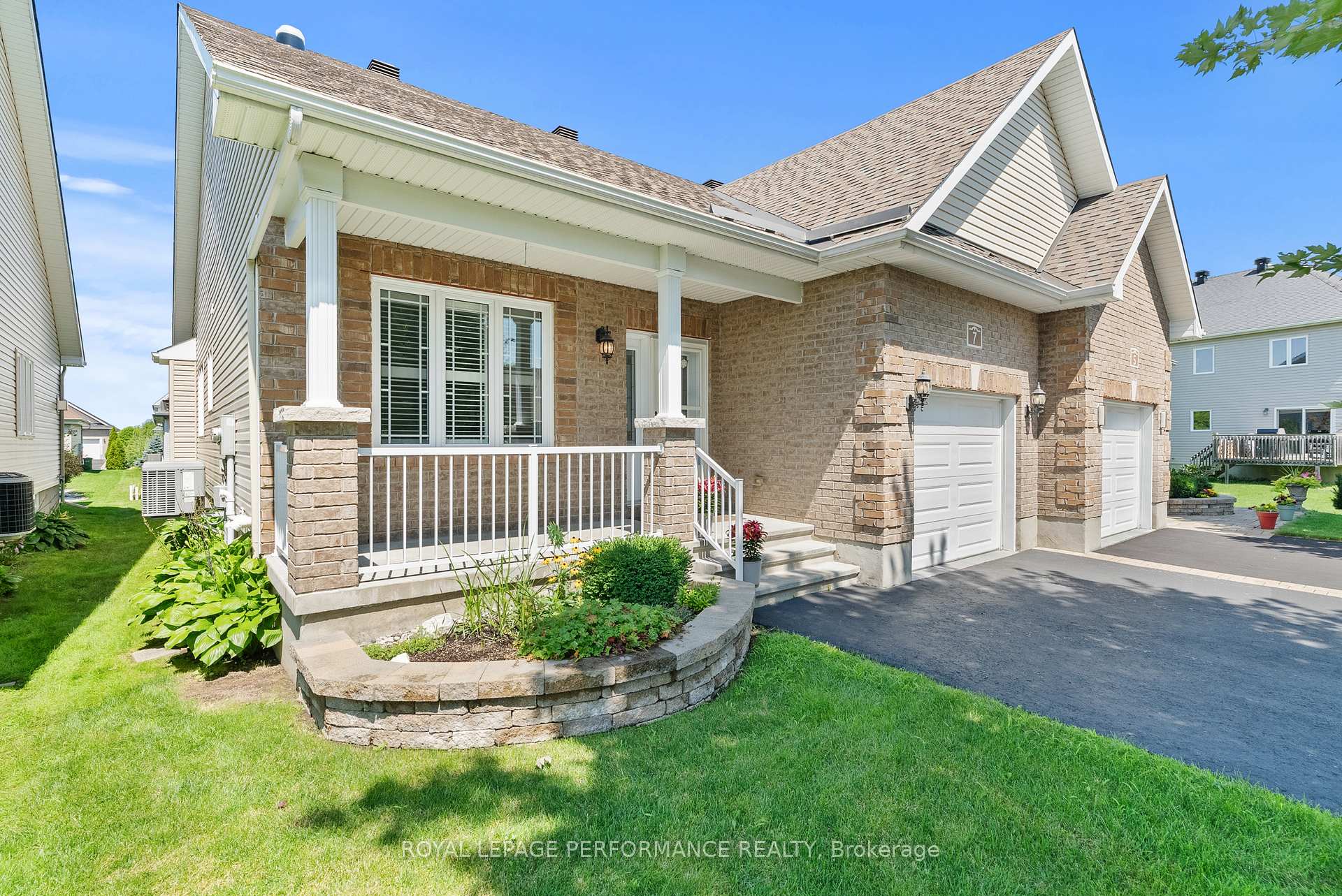 Photo 2 of 7 Abbey Crescent, Russell, Village of Russell — HOMEH