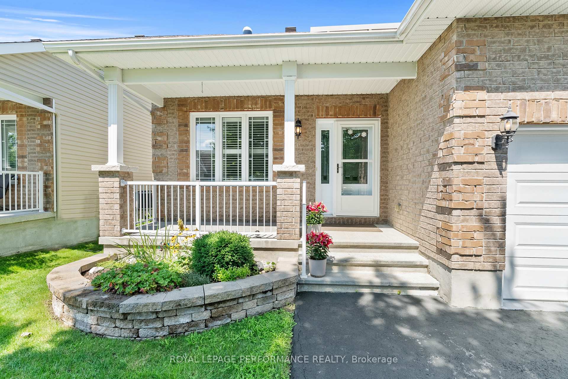 Photo 3 of 7 Abbey Crescent, Russell, Village of Russell — HOMEH