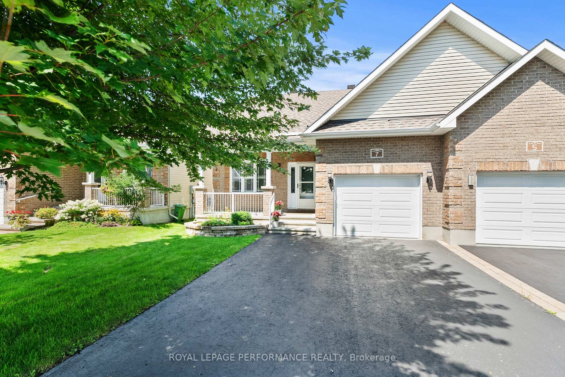 Photo 1 of 7 Abbey Crescent, Russell, Village of Russell — HOMEH