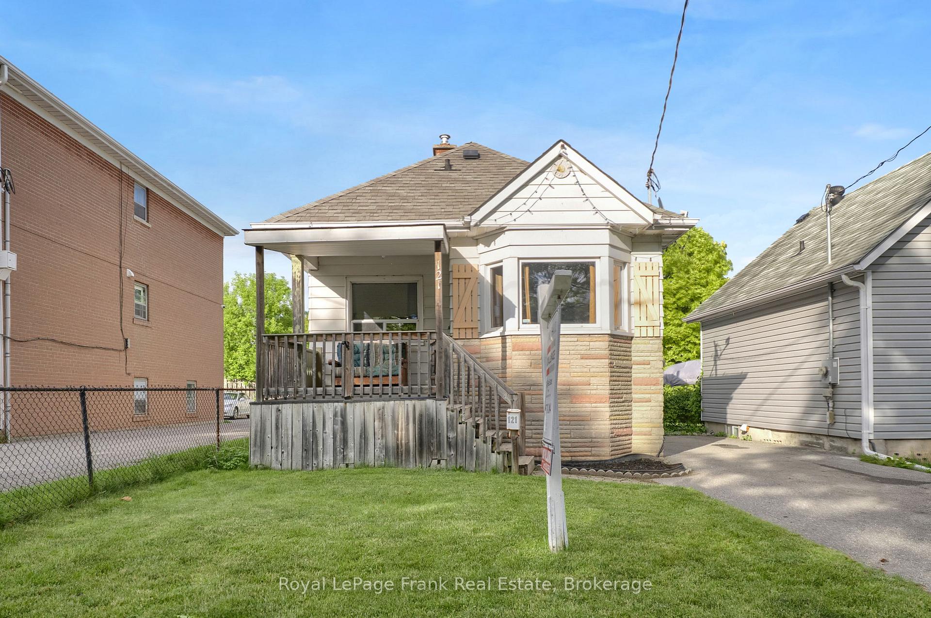 Photo of 121 Cromwell Avenue