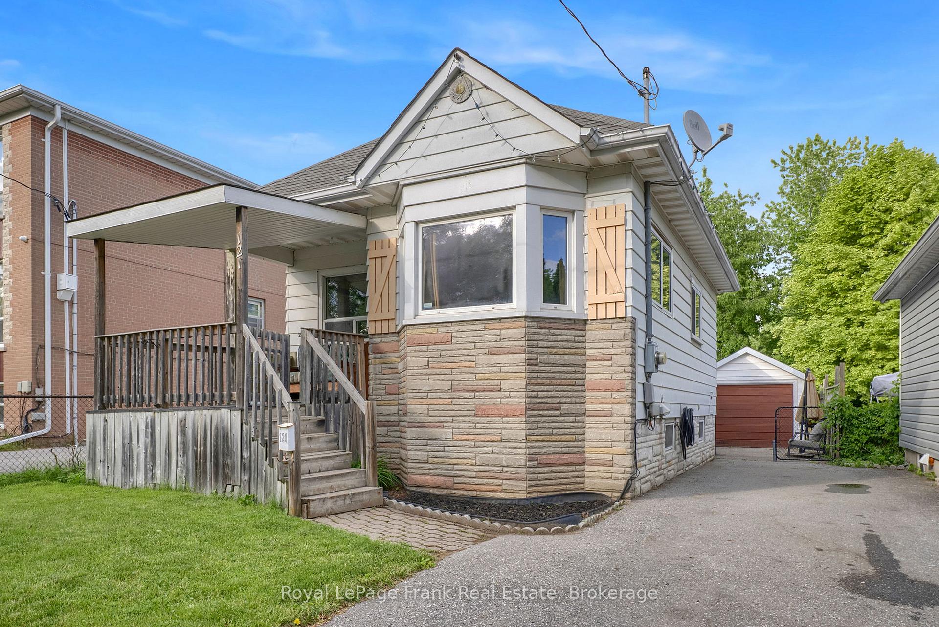 Photo 2 of 121 Cromwell Avenue, Oshawa, Vanier — HOMEH