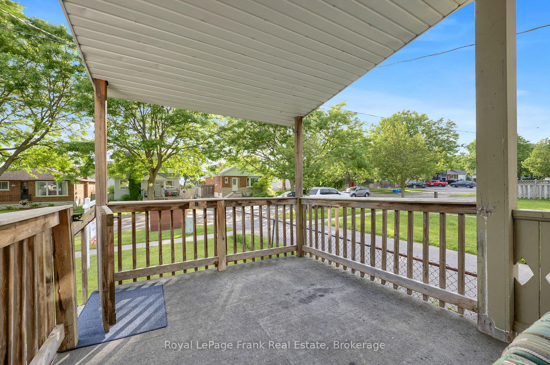 Photo 4 of 121 Cromwell Avenue, Oshawa, Vanier — HOMEH