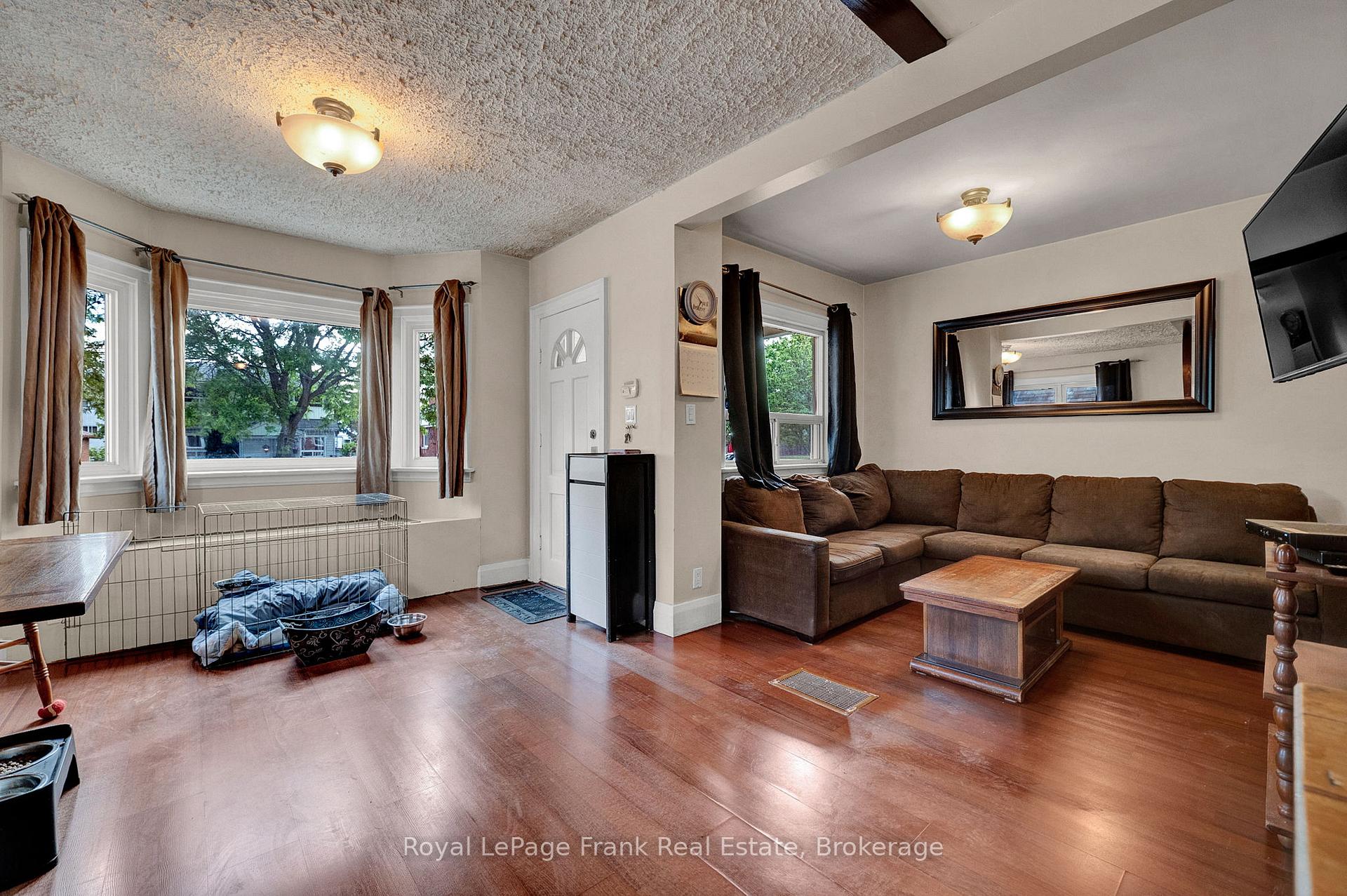 Photo 5 of 121 Cromwell Avenue, Oshawa, Vanier — HOMEH