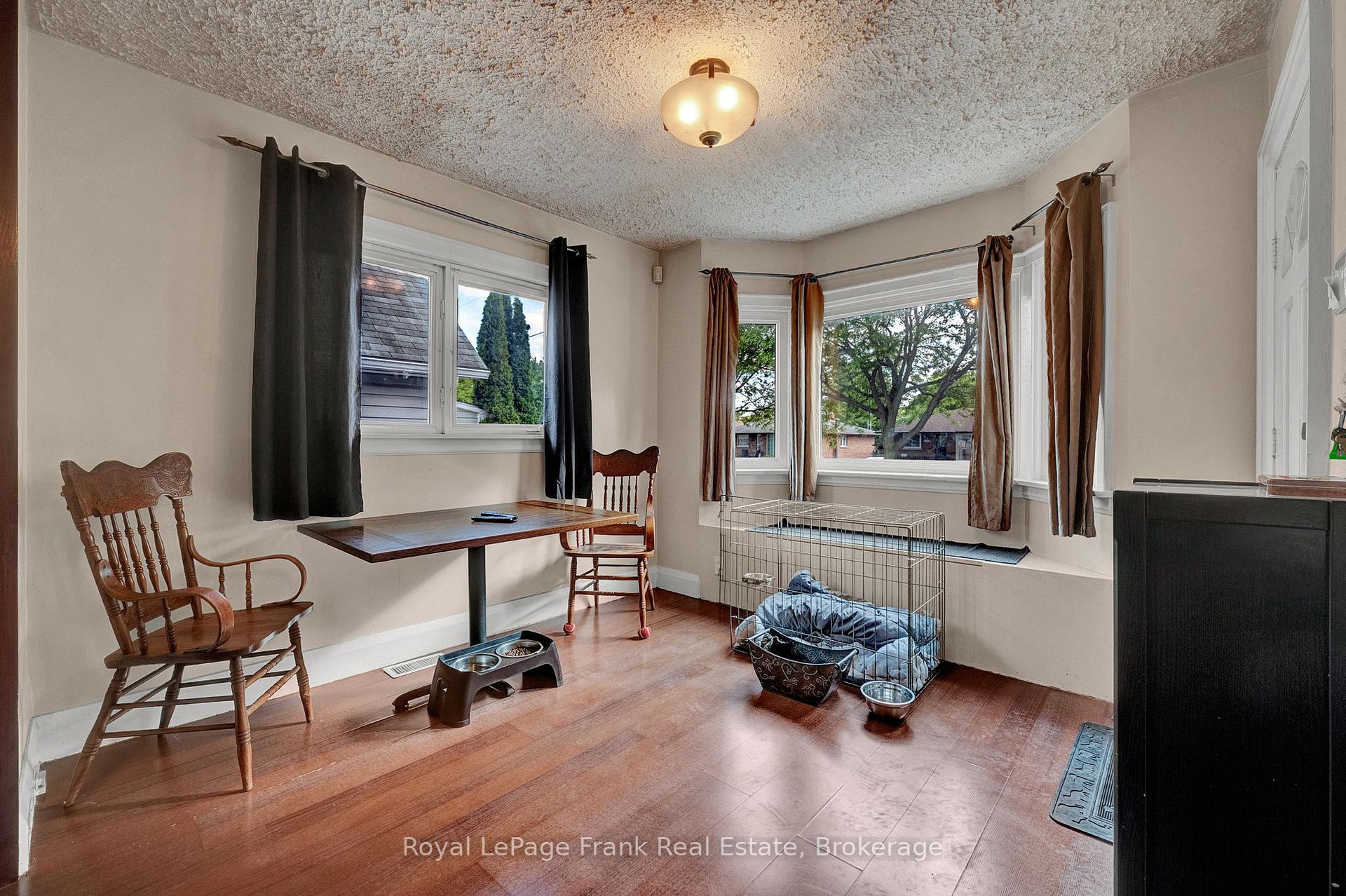 Photo 6 of 121 Cromwell Avenue, Oshawa, Vanier — HOMEH