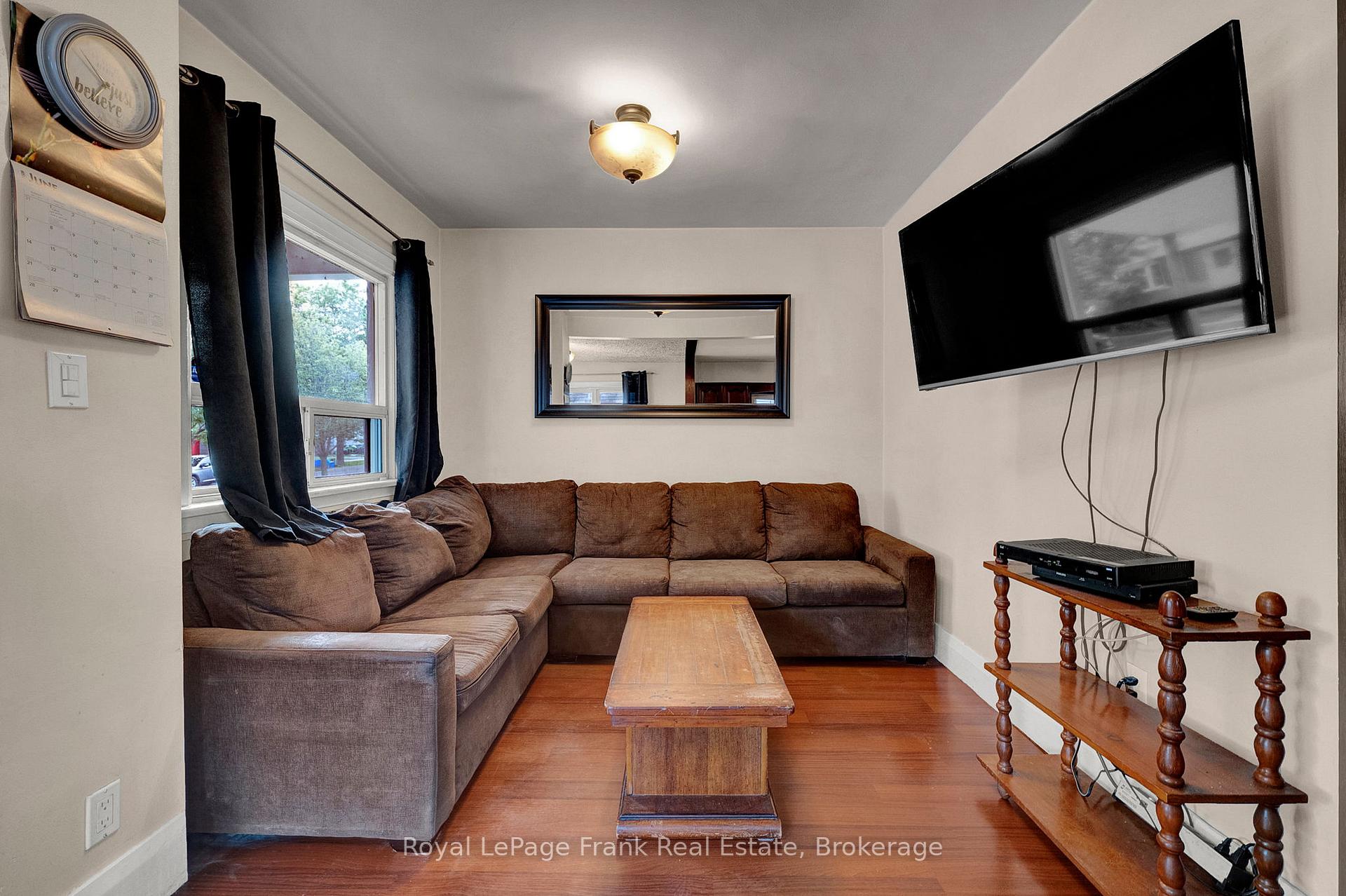 Photo 7 of 121 Cromwell Avenue, Oshawa, Vanier — HOMEH