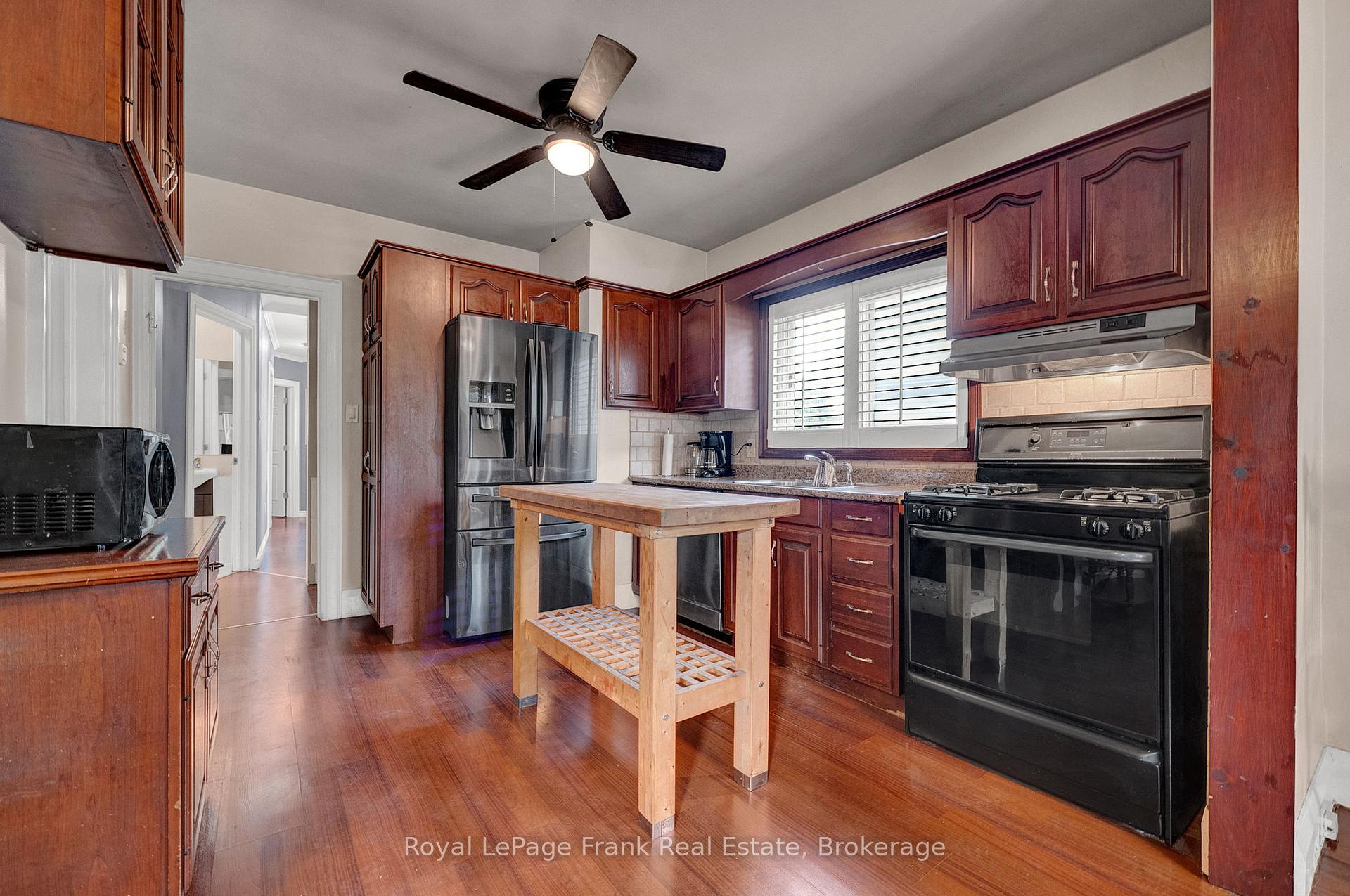 Photo 8 of 121 Cromwell Avenue, Oshawa, Vanier — HOMEH