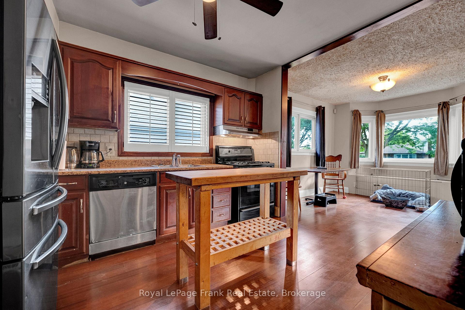 Photo 9 of 121 Cromwell Avenue, Oshawa, Vanier — HOMEH