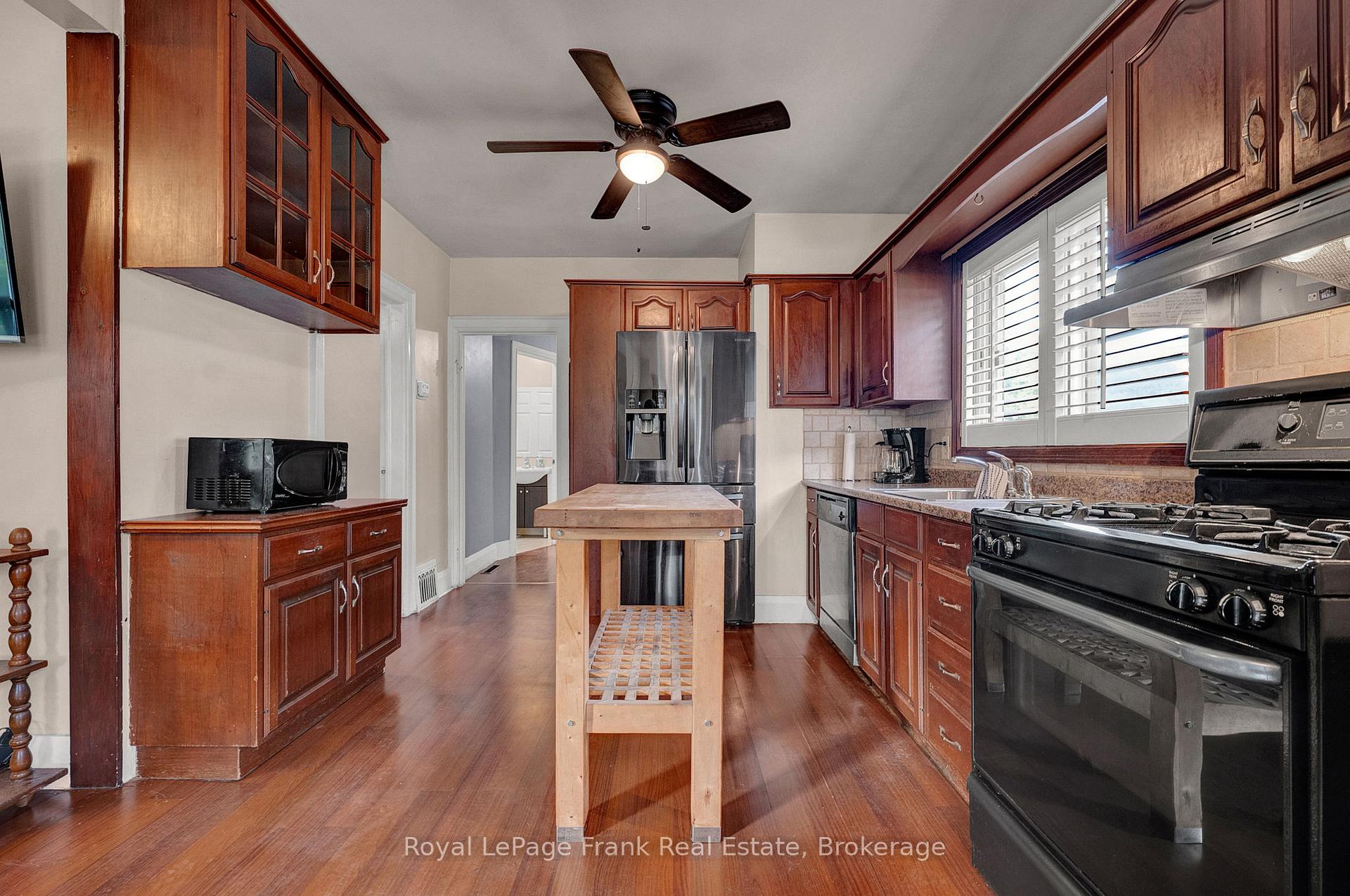 Photo 10 of 121 Cromwell Avenue, Oshawa, Vanier — HOMEH